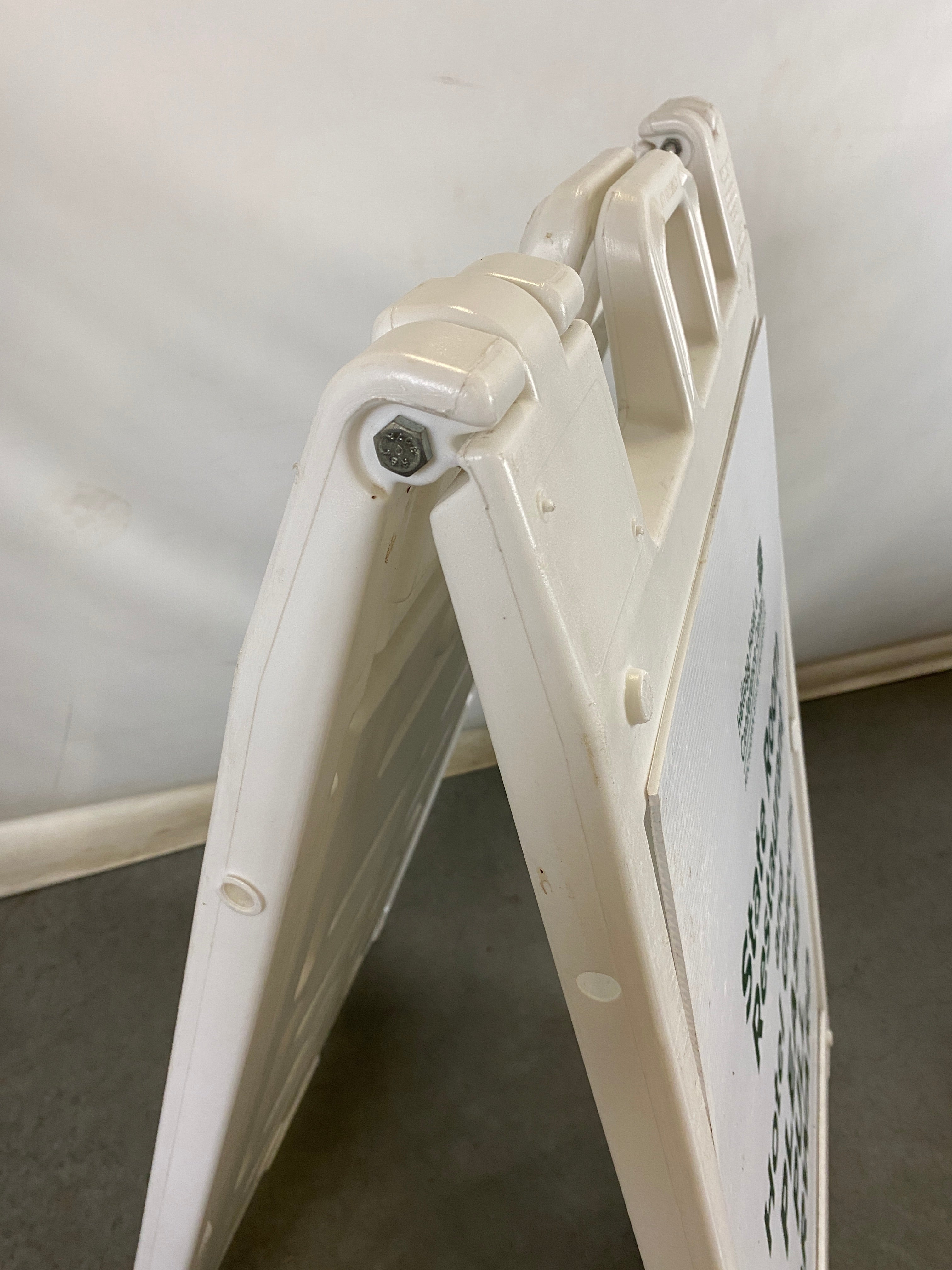 Signicade Deluxe Barricade Sign