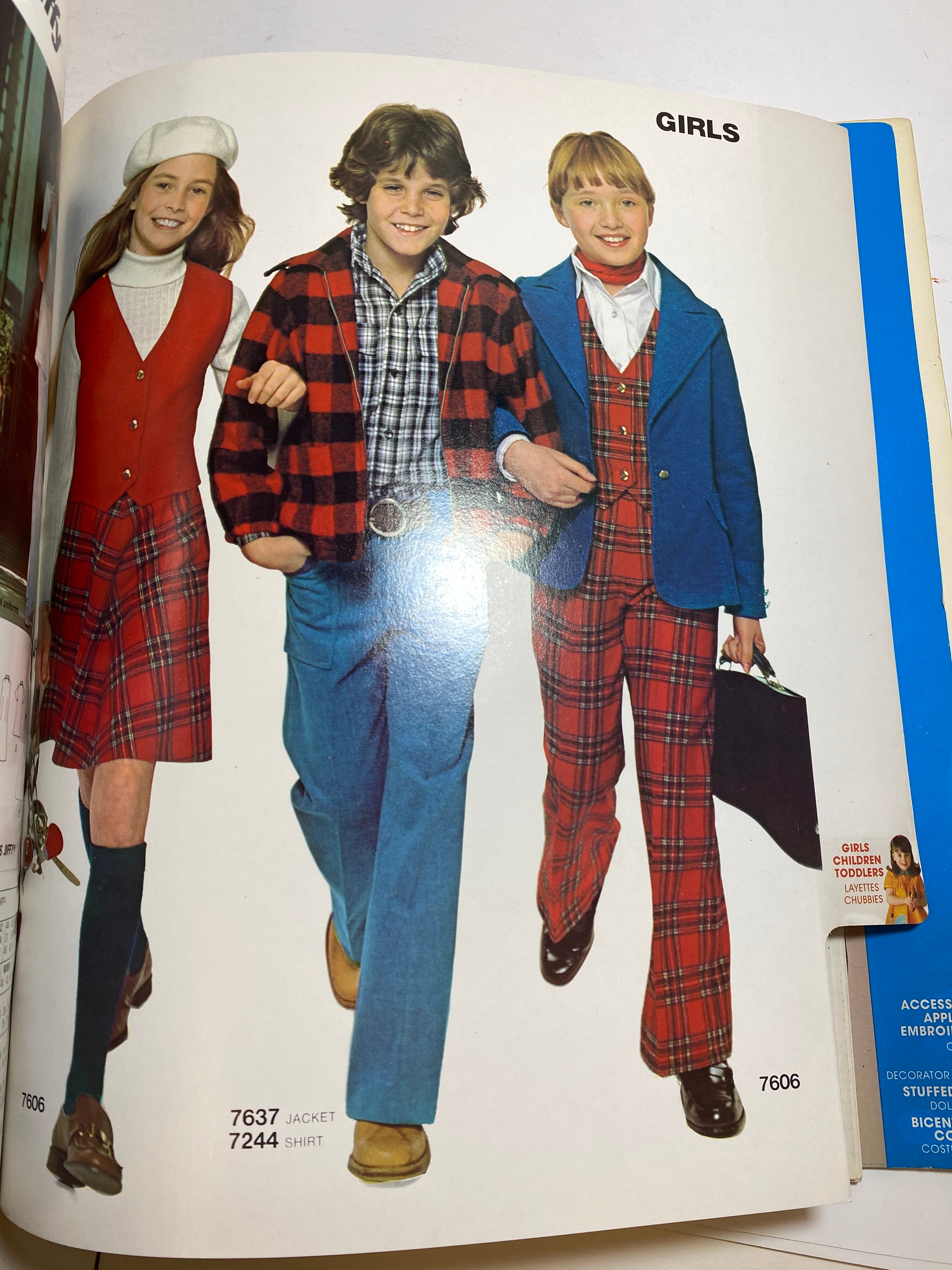 Simplicity March 1977 Counter Catalog Book