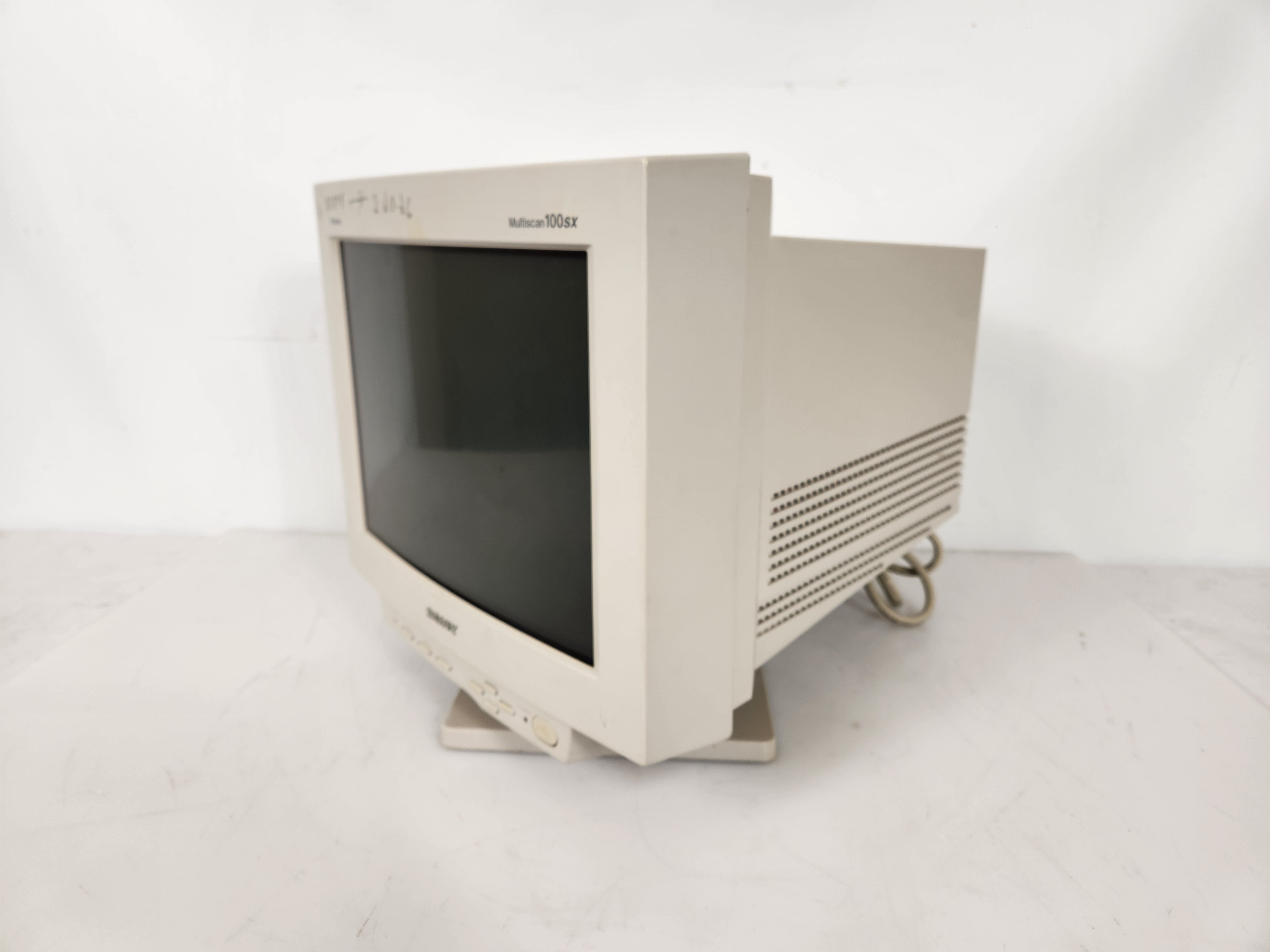 Sony Multiscan CPD-100SX 14" Trinitron CRT Monitor