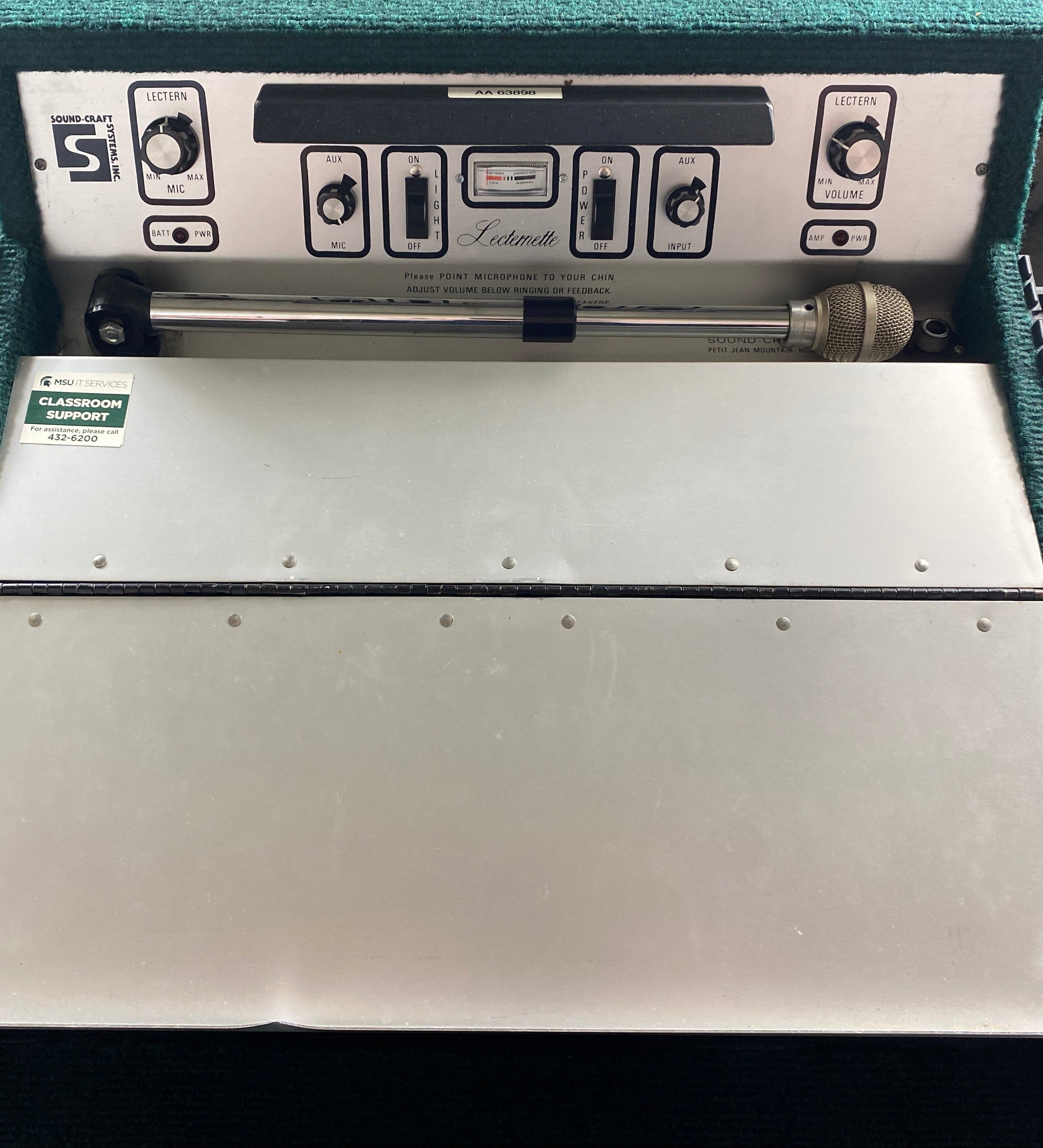 Soundcraft R600 Floor Podium With A Built-In Sound Amplification System