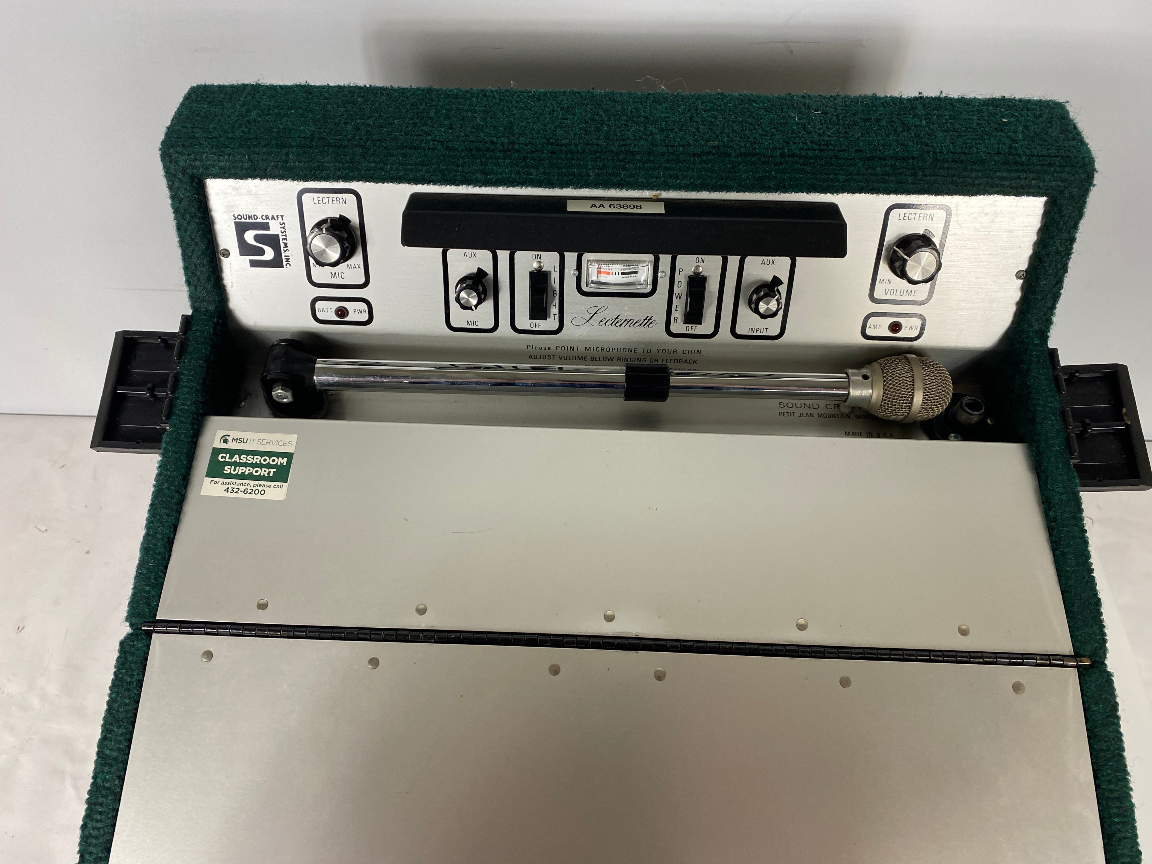 Soundcraft R600 Floor Podium With A Built-In Sound Amplification System