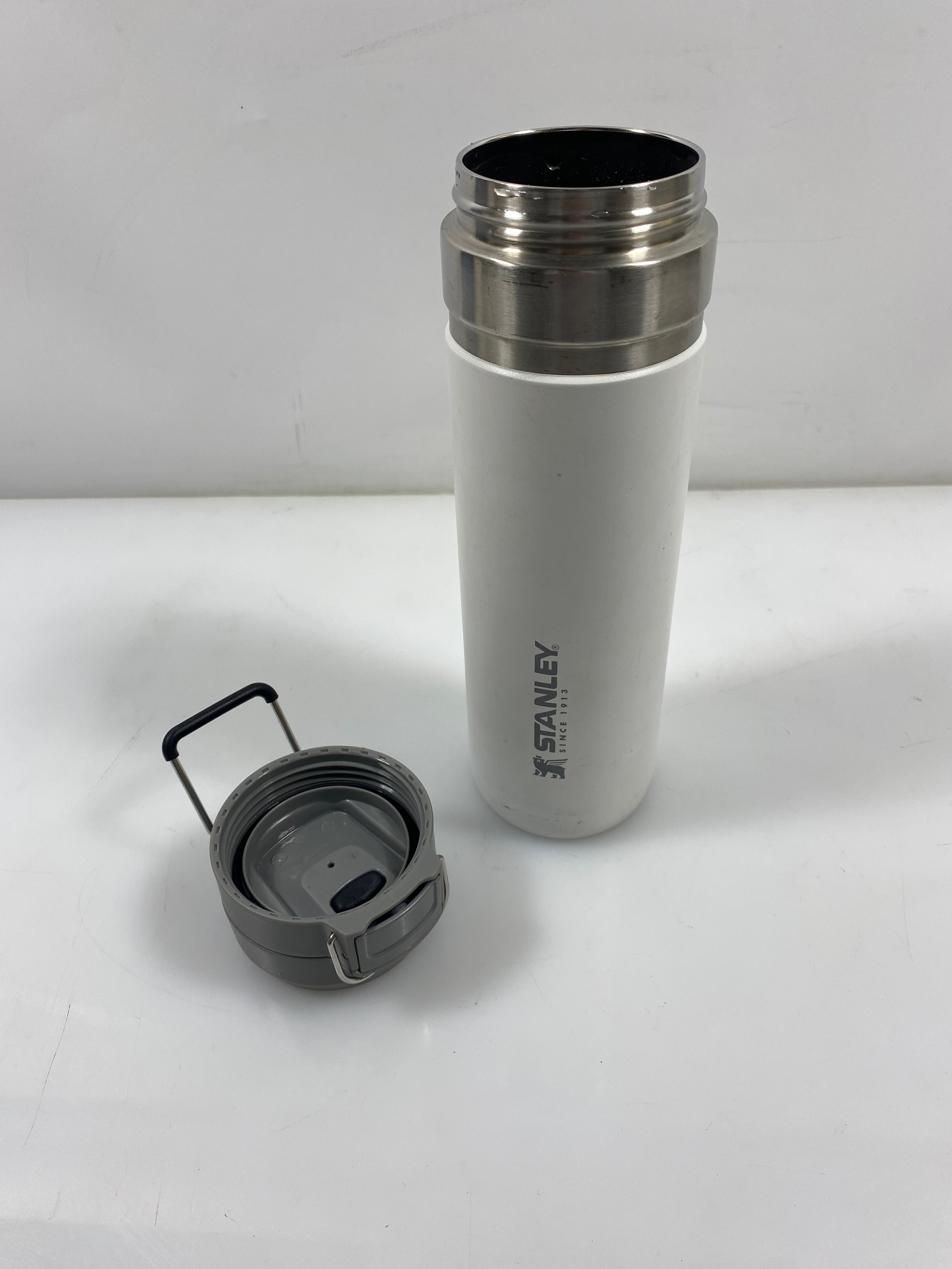 Stanley White and Grey The Quick Flip Go Bottle 24oz