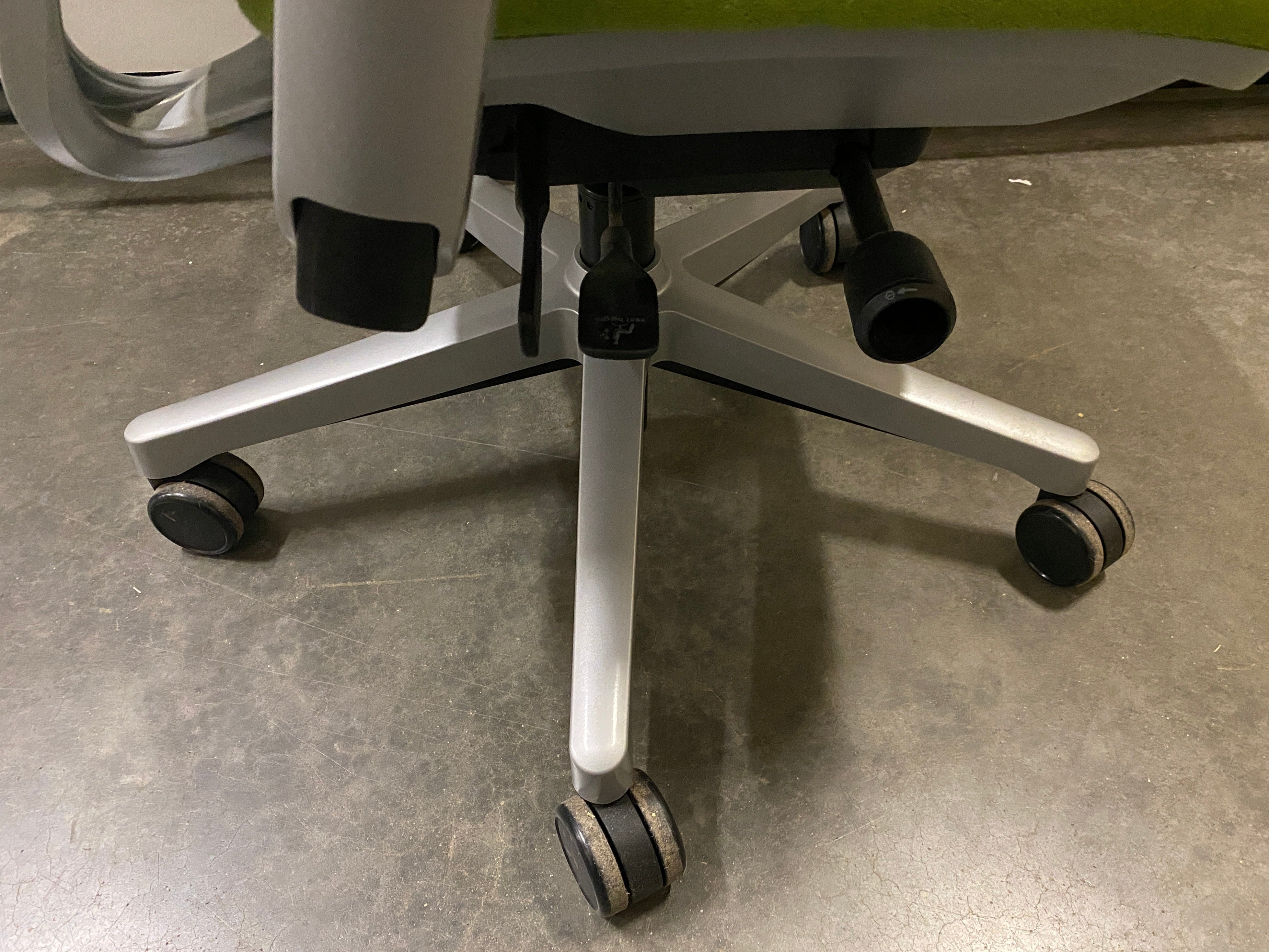 Steelcase #4821418 Green Mesh Adjustable Office Chair