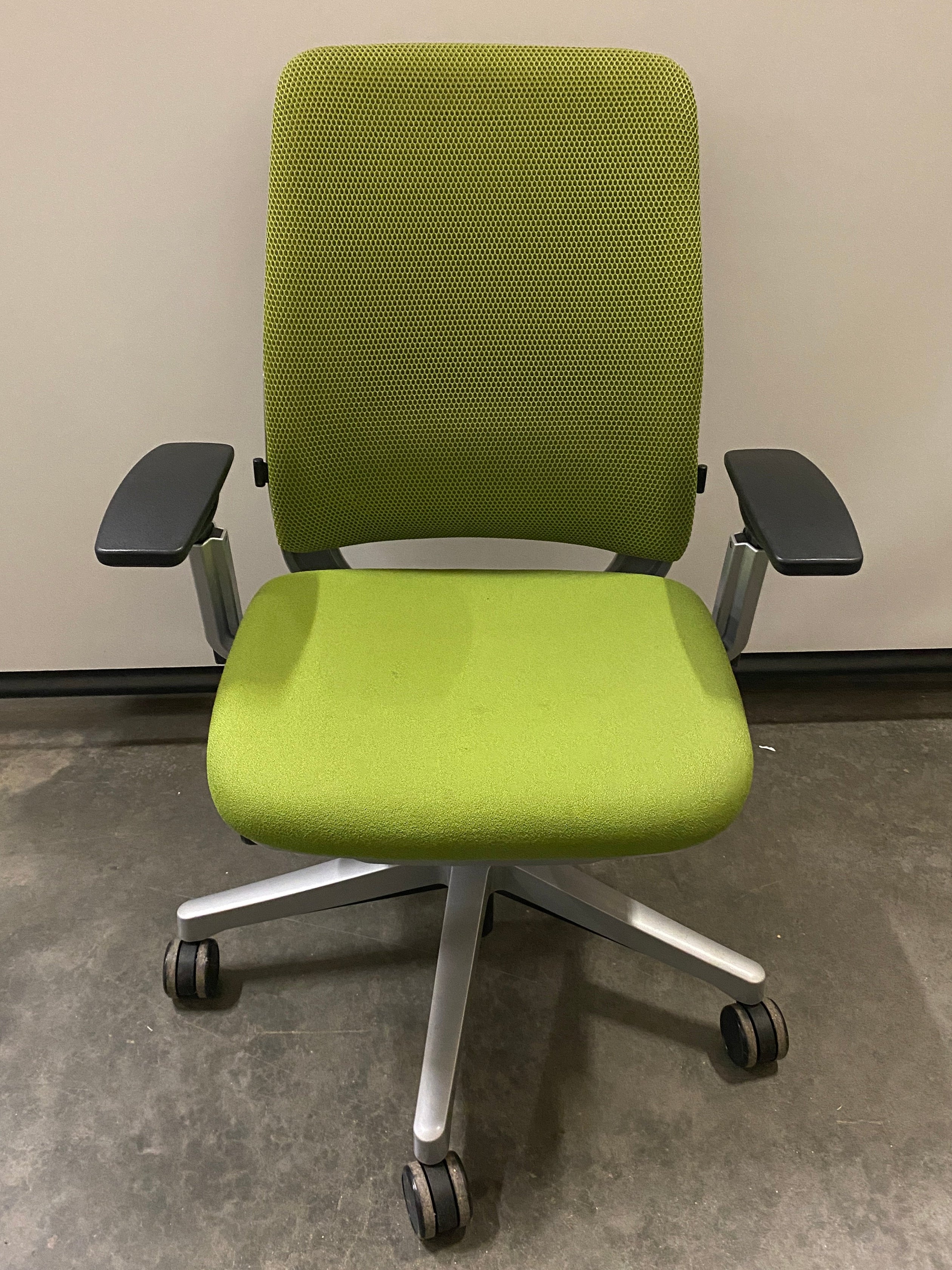 Steelcase #4821418 Green Mesh Adjustable Office Chair