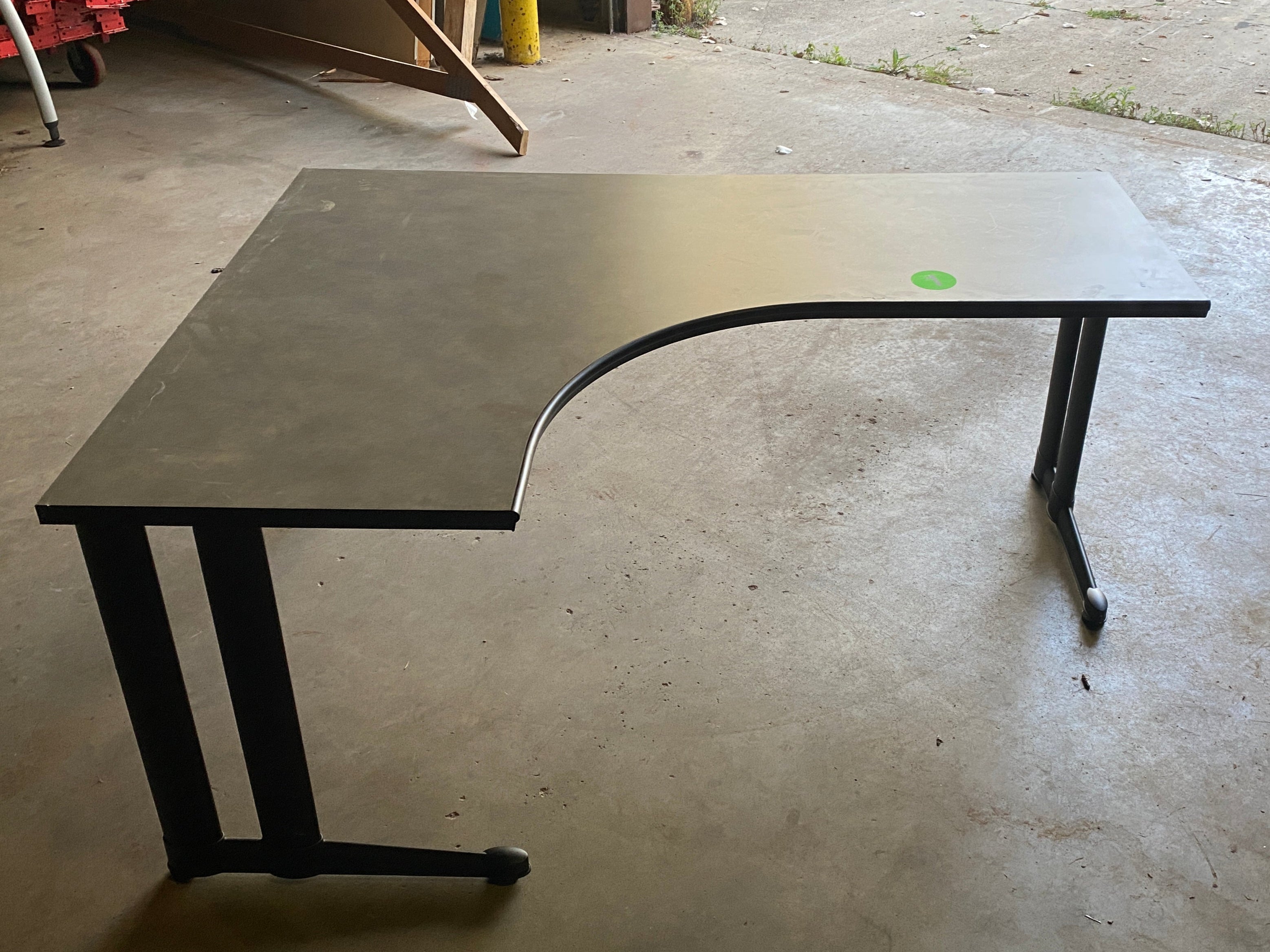 Steelcase #UEC2286RP Laminate Corner Desk (Right Curve) Variant #1