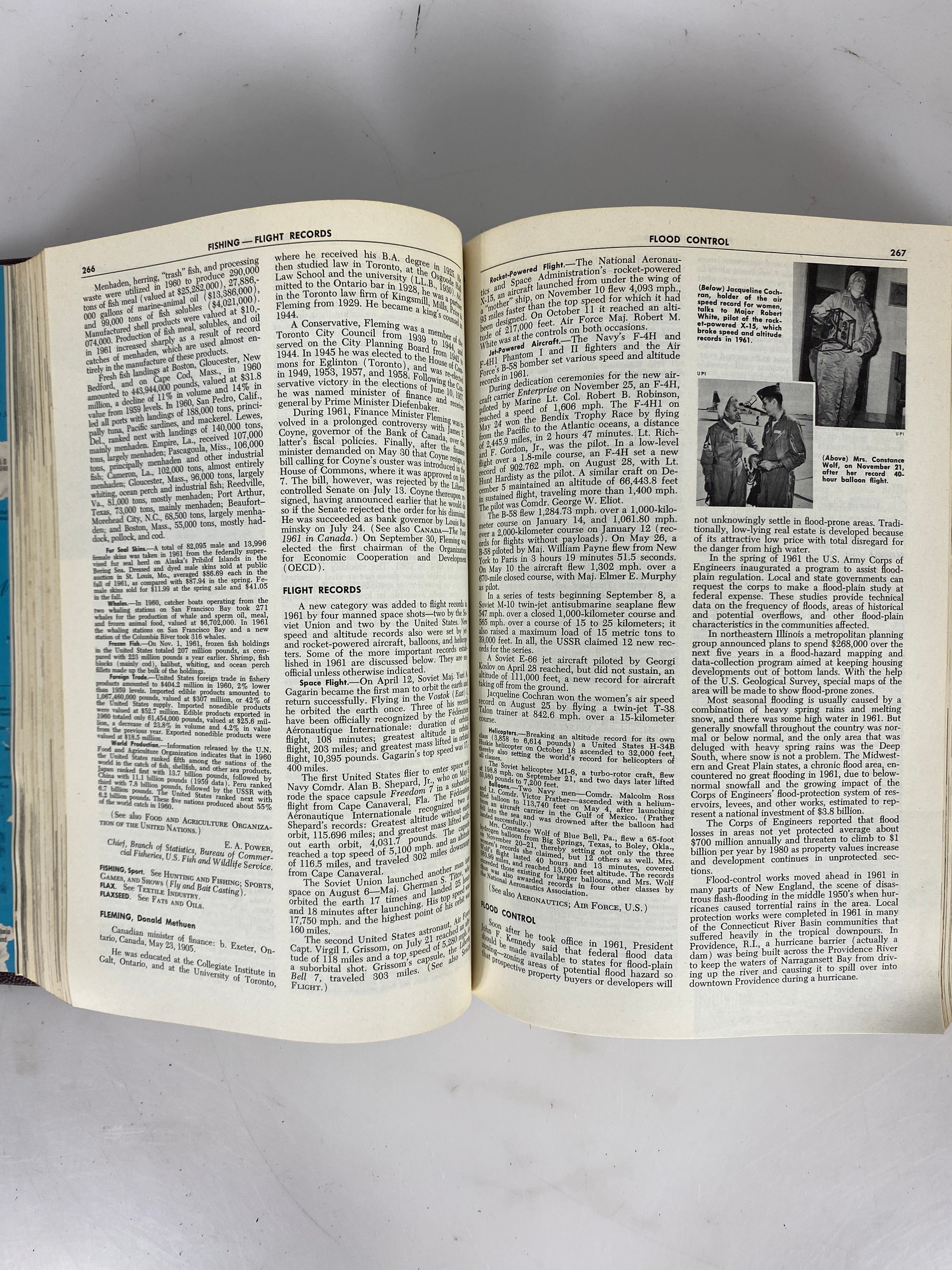 The Encyclopedia Americana 1961 Ed vol 1-30 + 1962-1970 annual HC