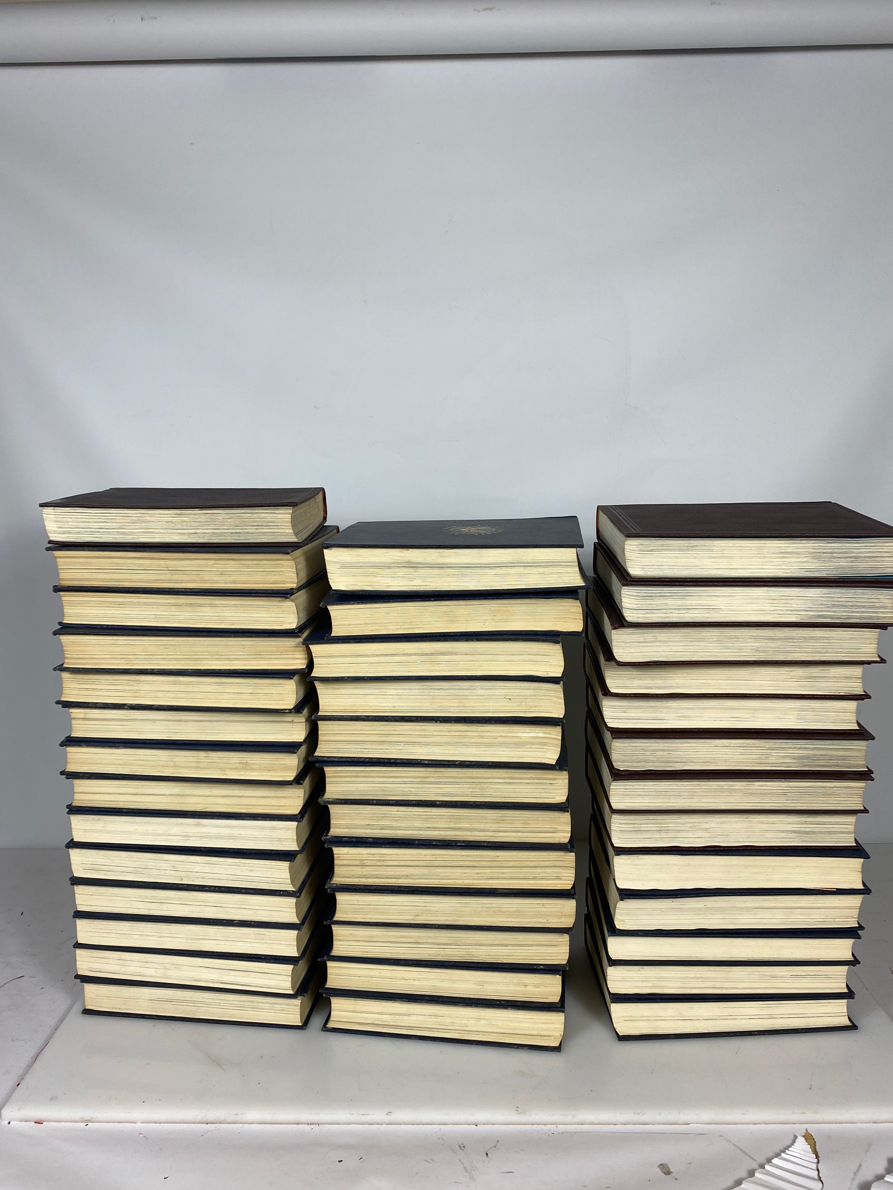 The Encyclopedia Americana 1961 Ed vol 1-30 + 1962-1970 annual HC