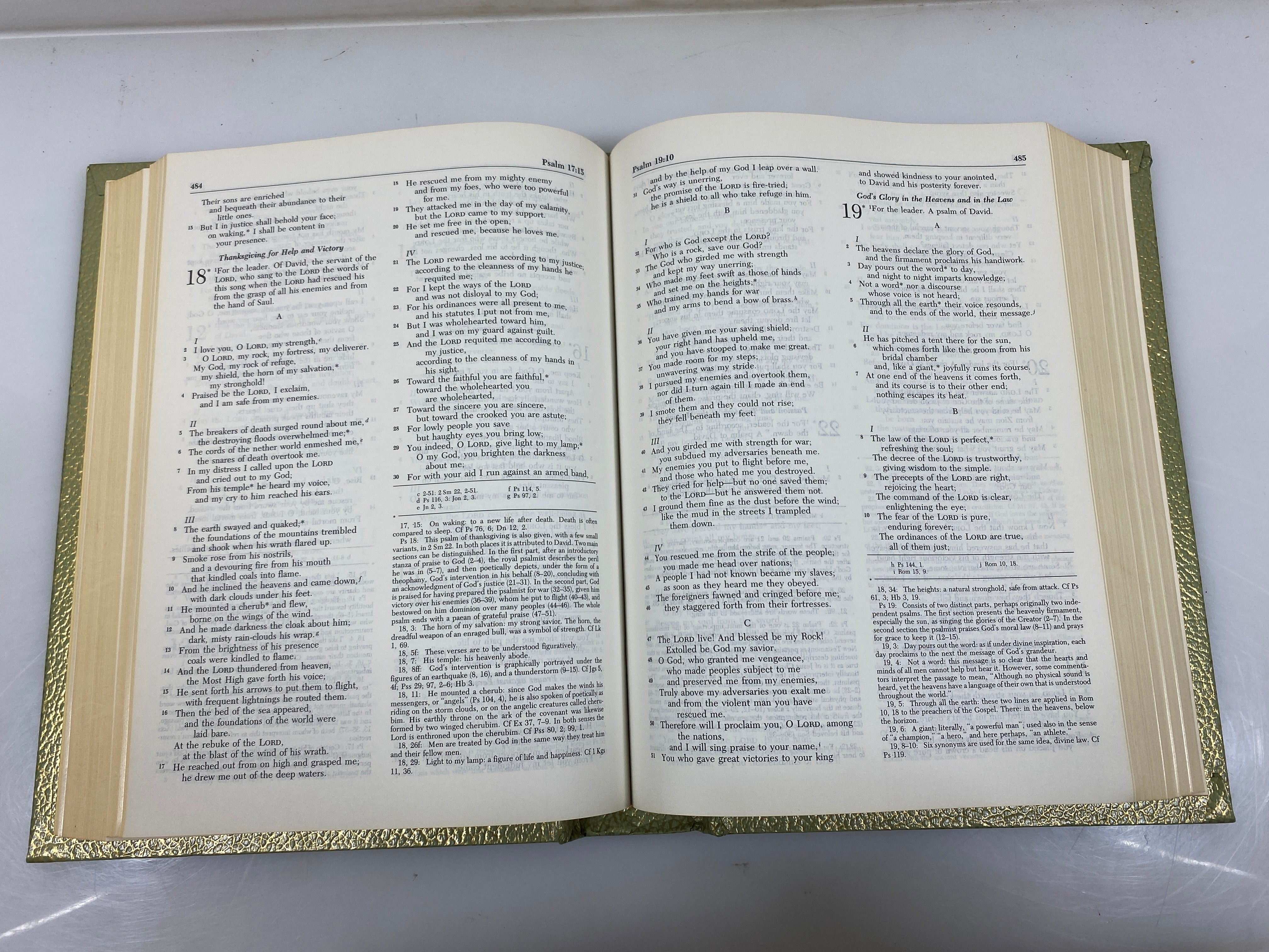 The New American Bible Catholic Bible Publishers 1988 HC