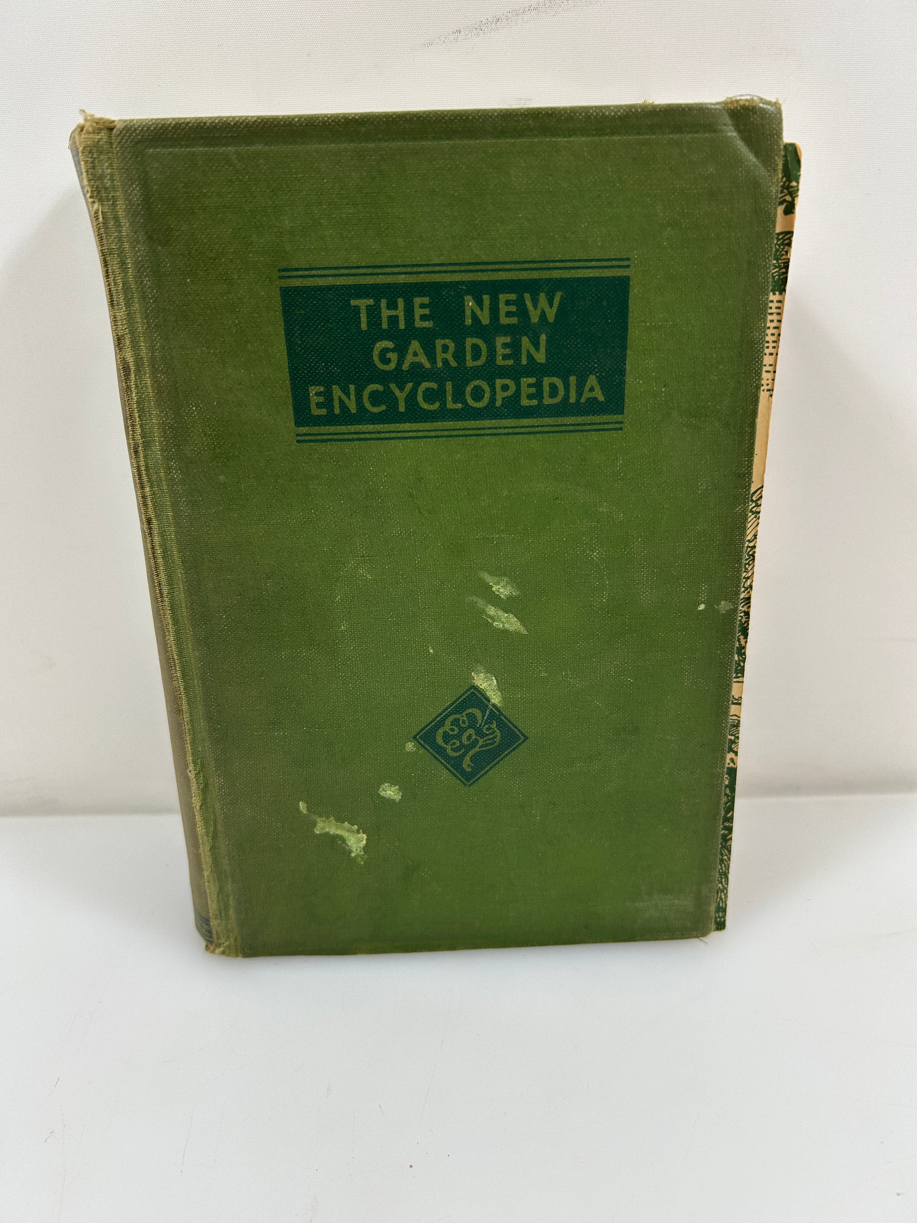 The New Garden Illustrated Encyclopedia Edit E.L.D. Seymour 1946 Wise & Co HC