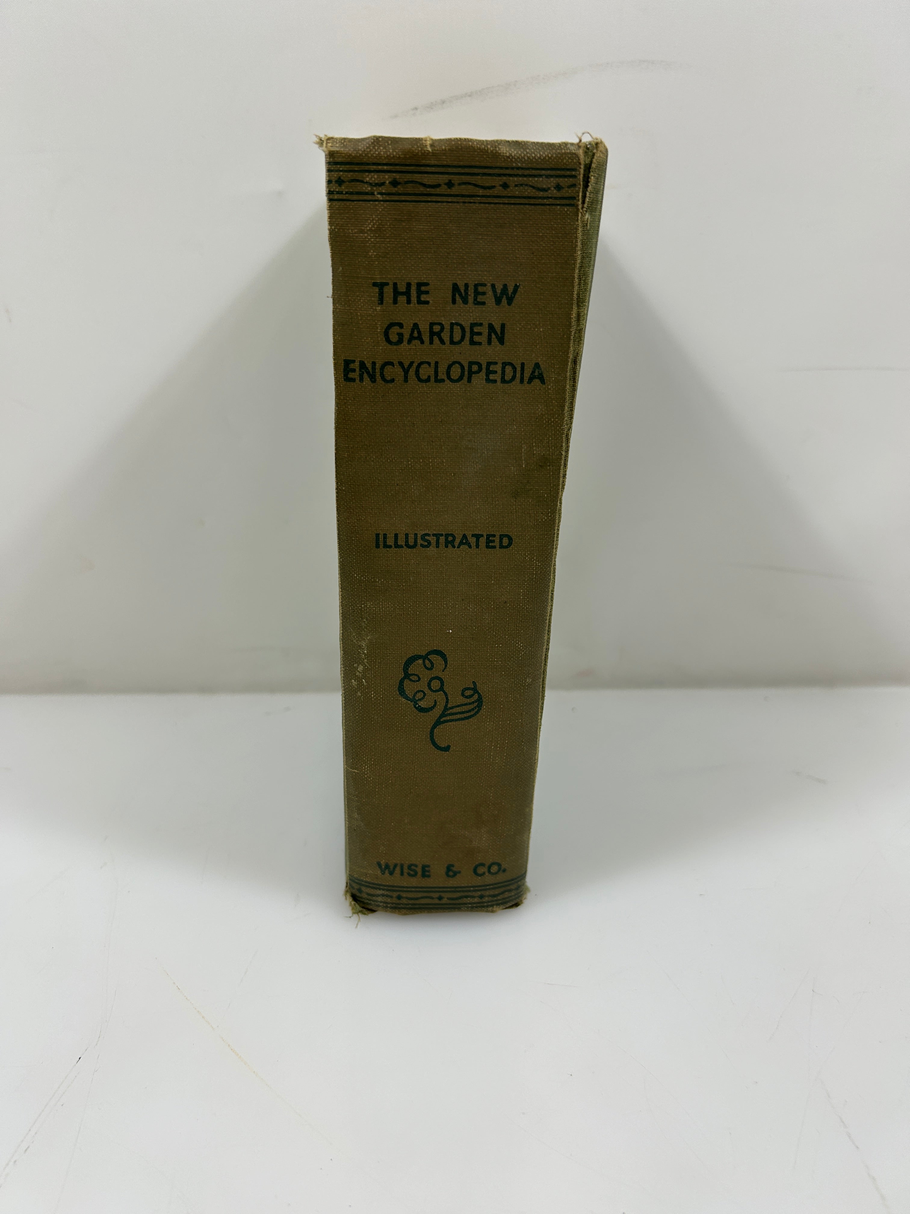 The New Garden Illustrated Encyclopedia Edit E.L.D. Seymour 1946 Wise & Co HC
