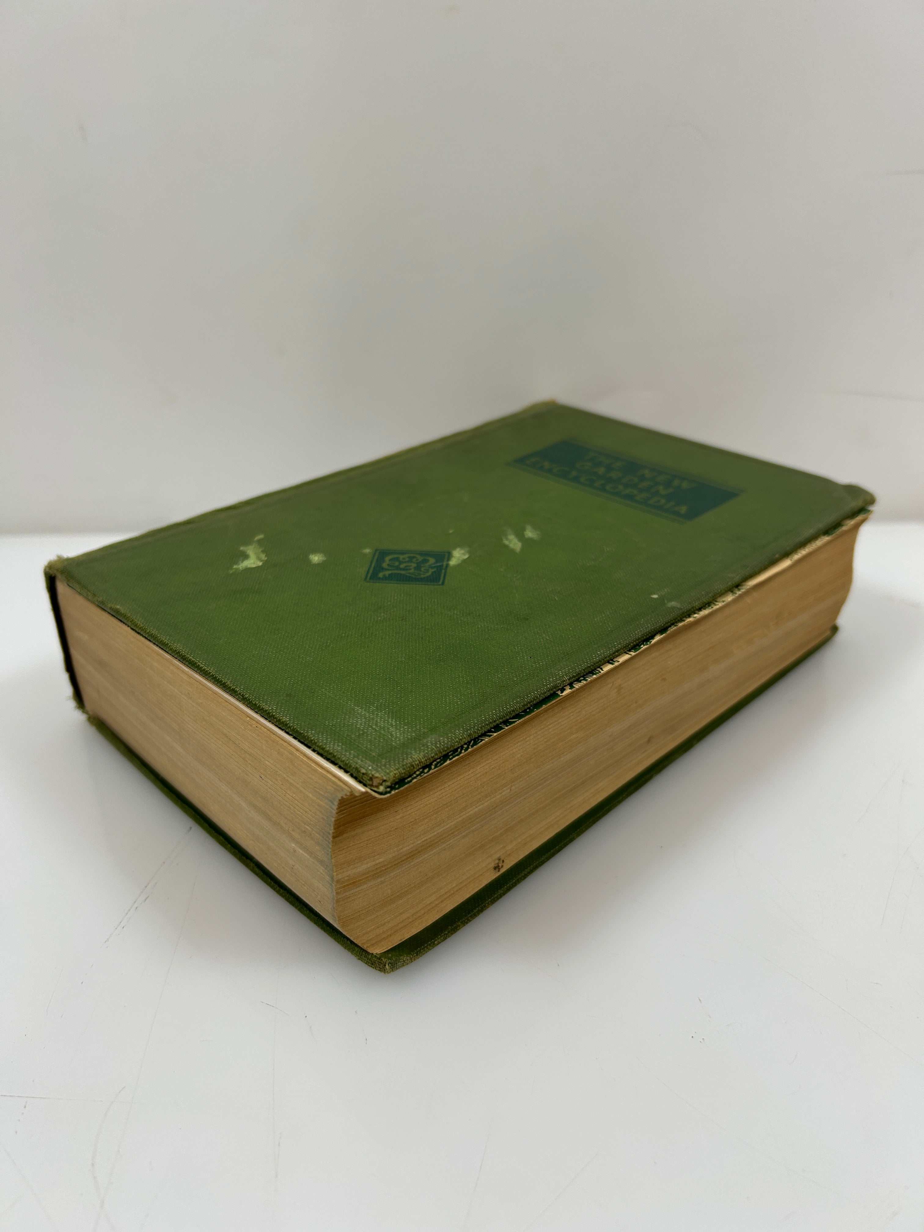 The New Garden Illustrated Encyclopedia Edit E.L.D. Seymour 1946 Wise & Co HC