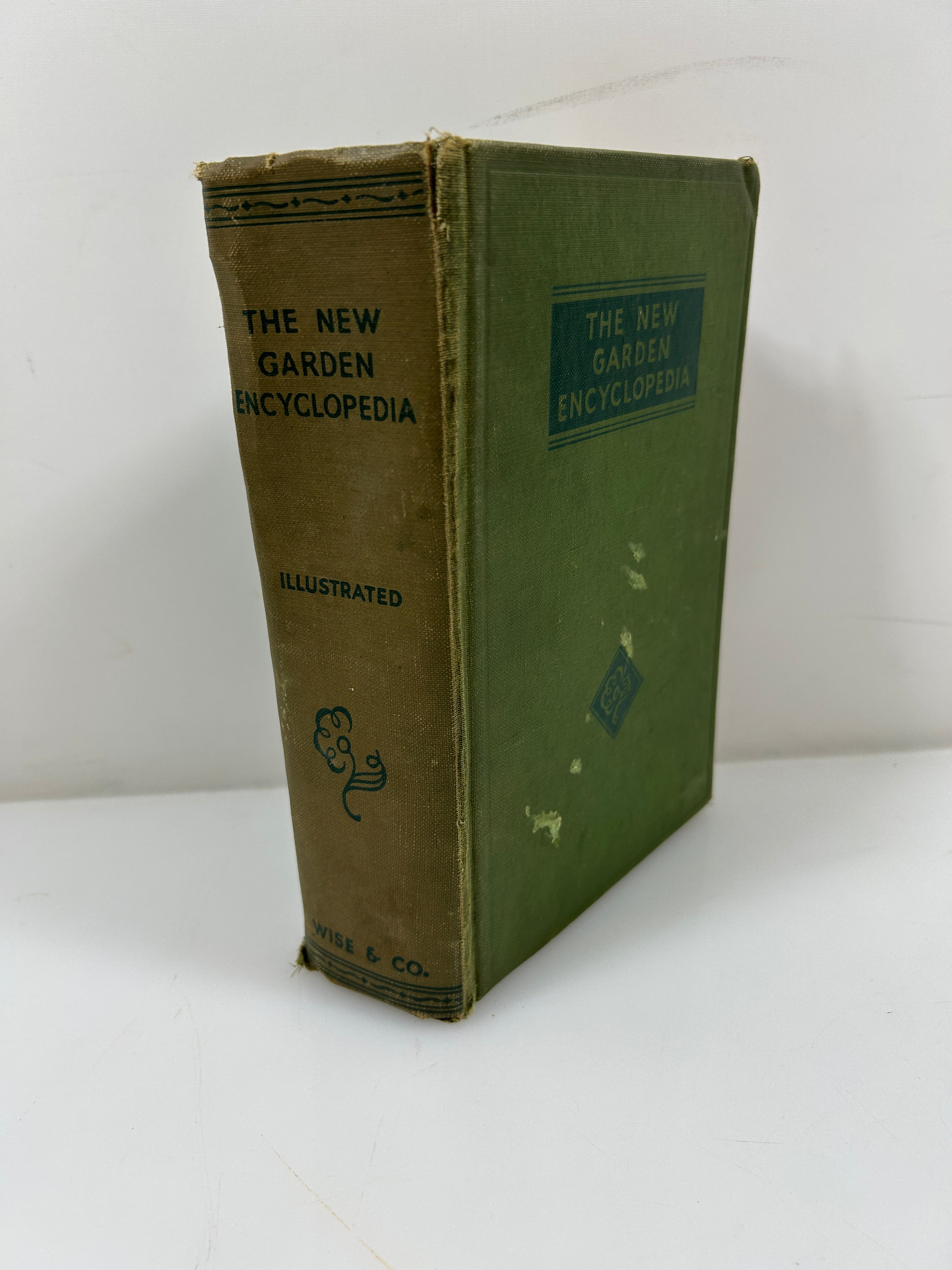 The New Garden Illustrated Encyclopedia Edit E.L.D. Seymour 1946 Wise & Co HC
