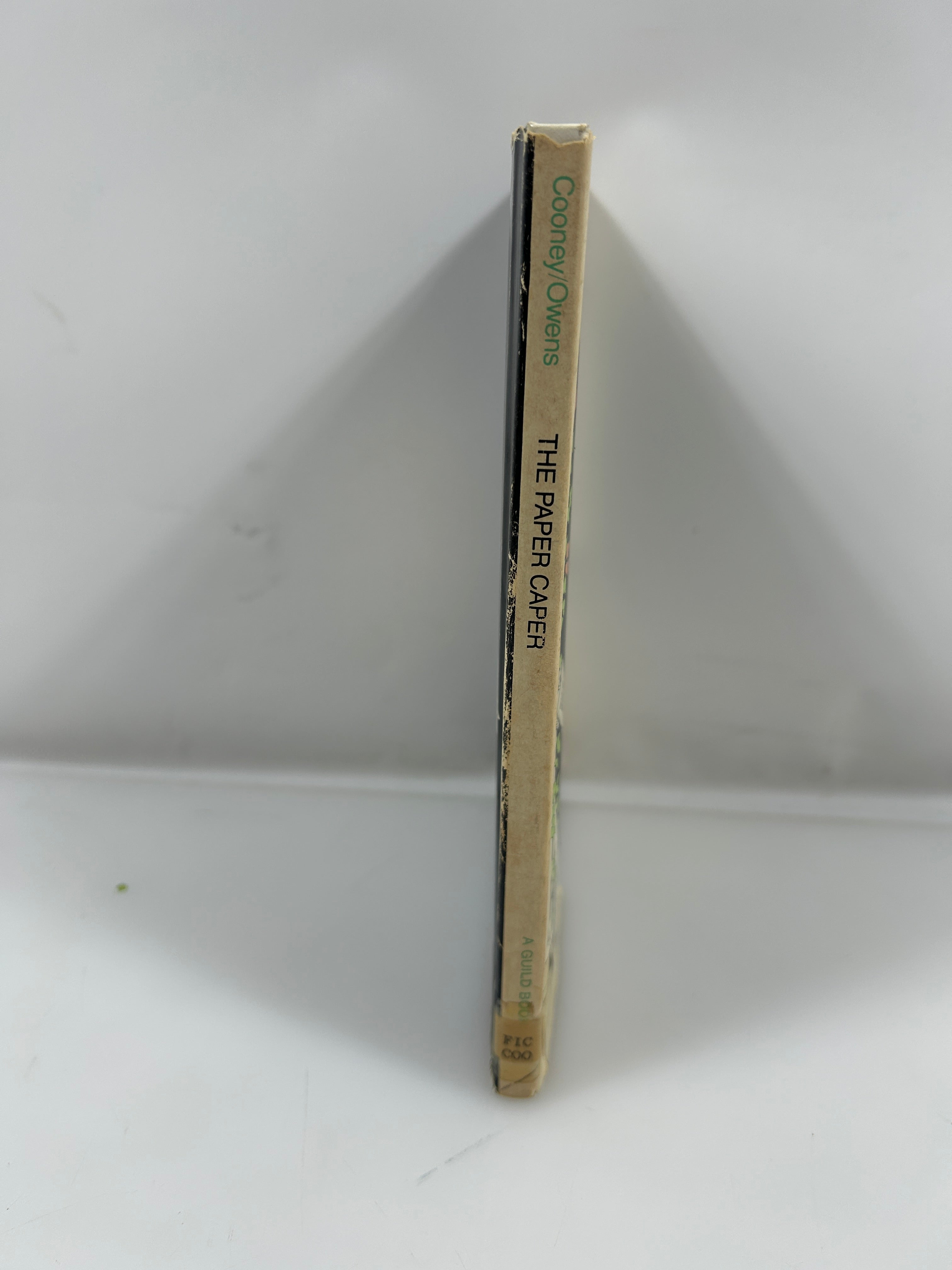 The Paper Caper by Caroline B. Cooney 1981 Coward, McCann & Geoghegan HCDJ BCE