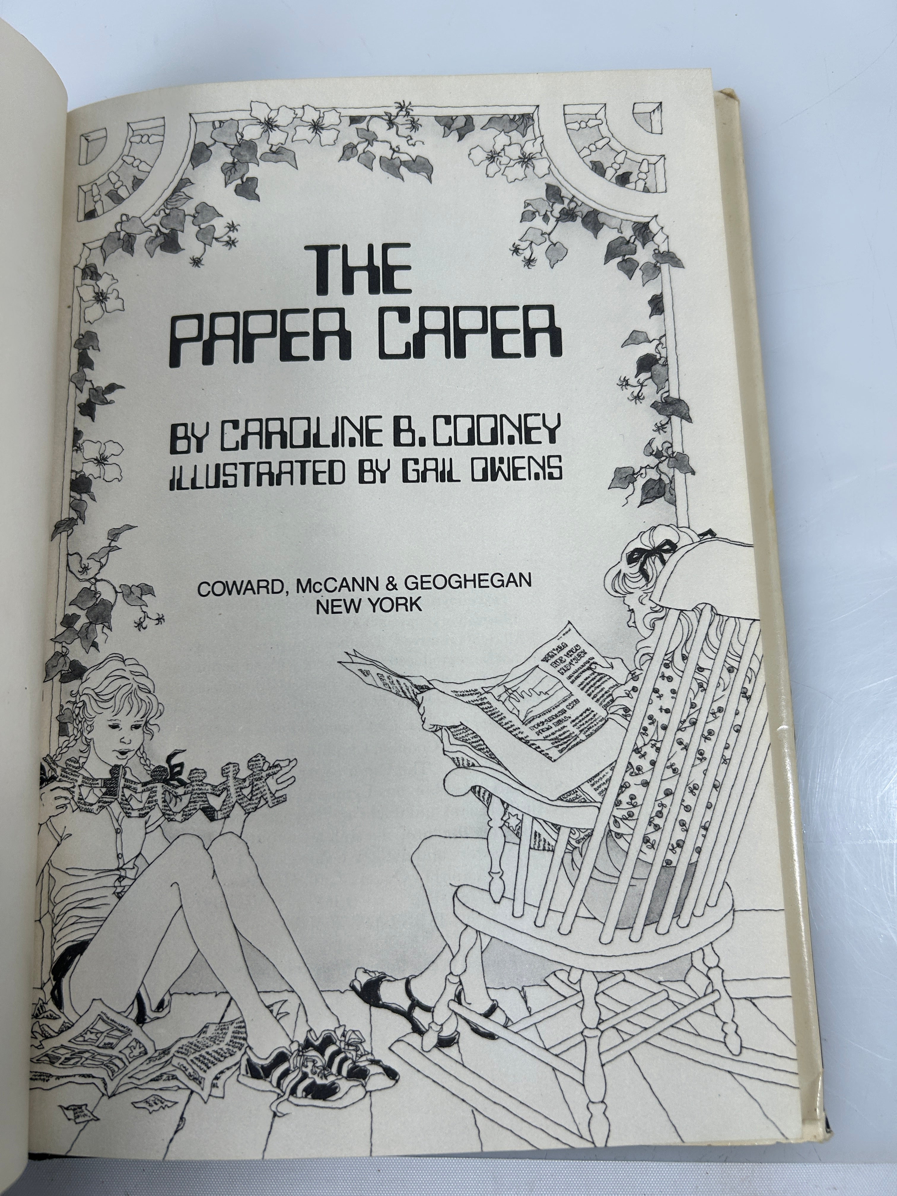 The Paper Caper by Caroline B. Cooney 1981 Coward, McCann & Geoghegan HCDJ BCE