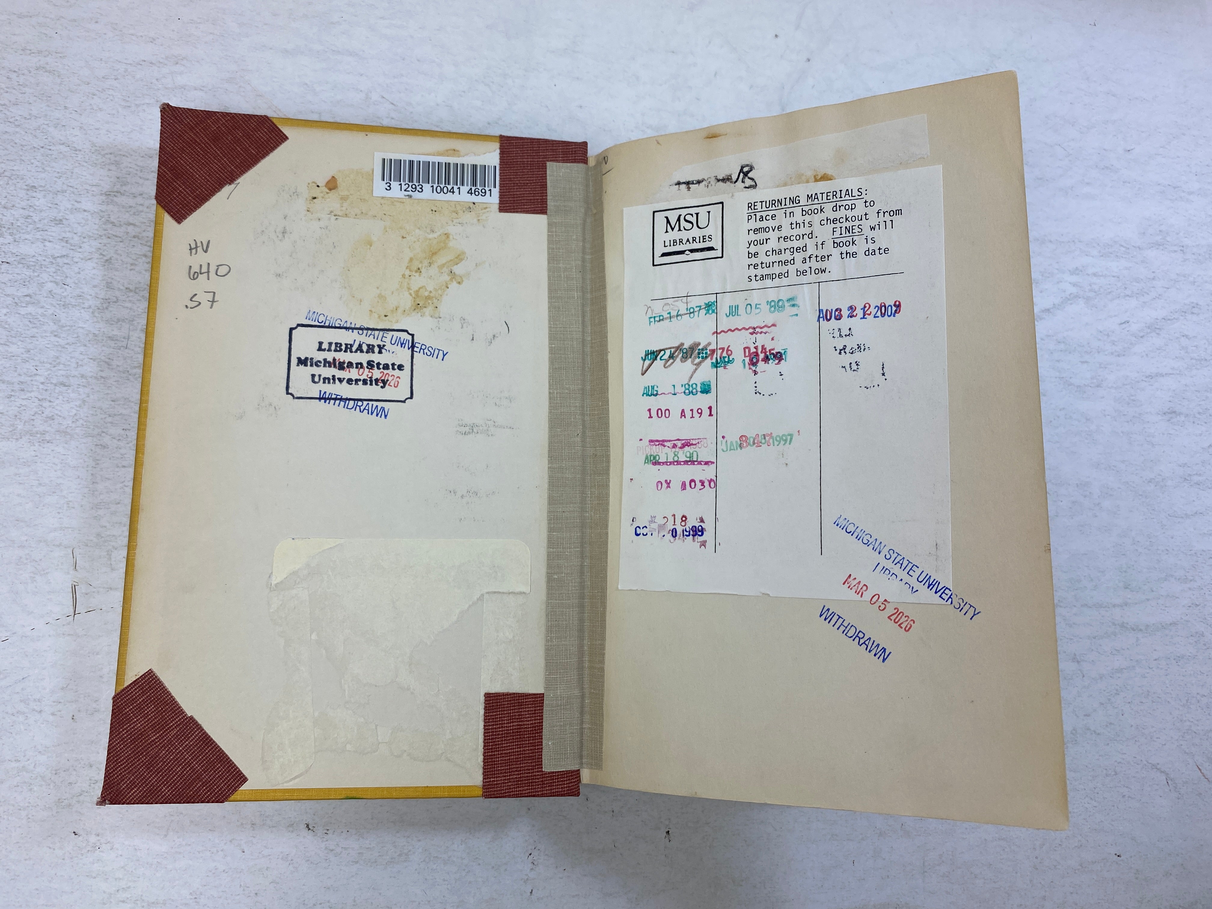 The Refugee and the World Community by Stoessinger Ex-library 1956 HC