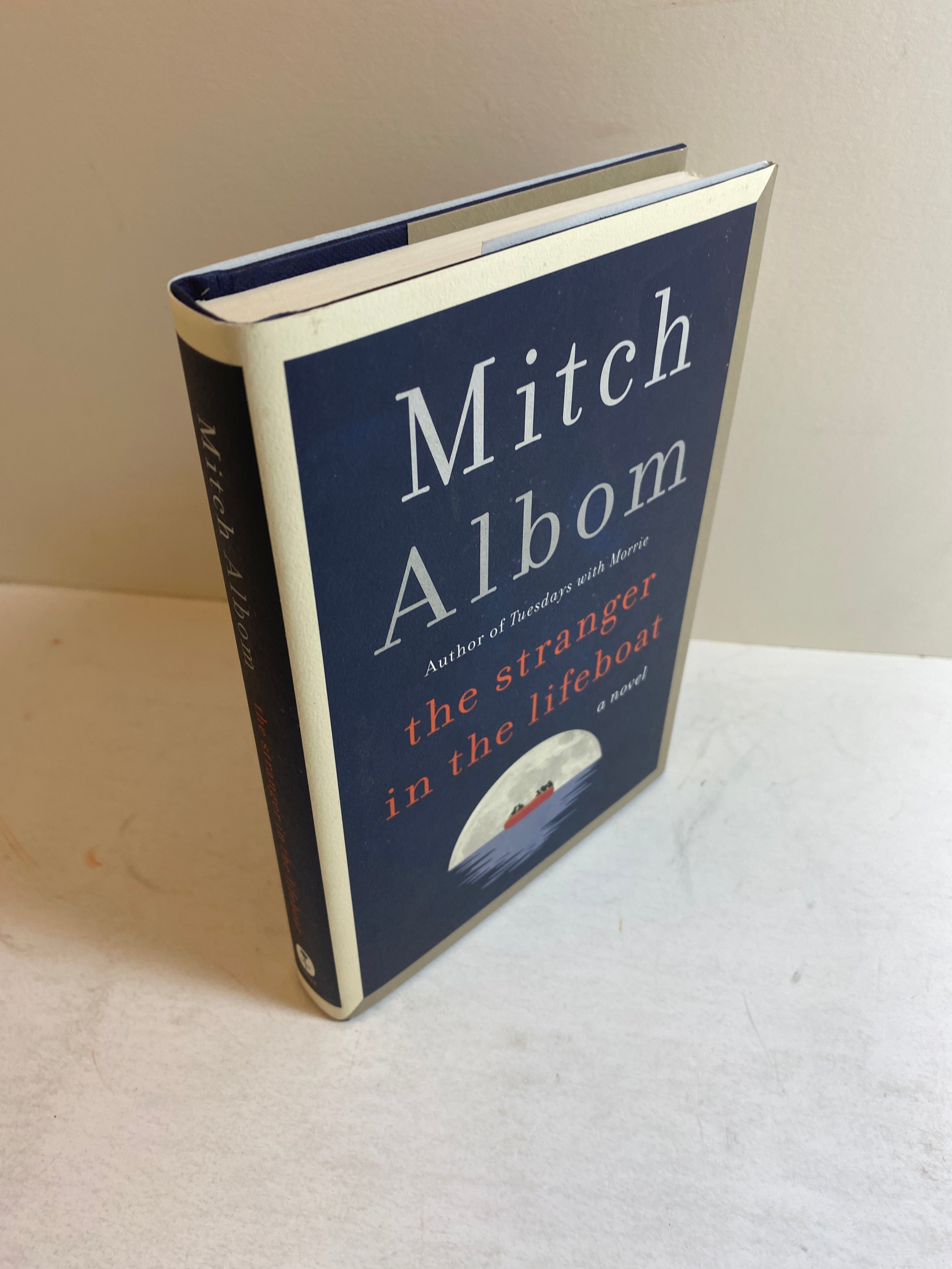 The Stranger in the Lifeboat Mitch Albom 2021
