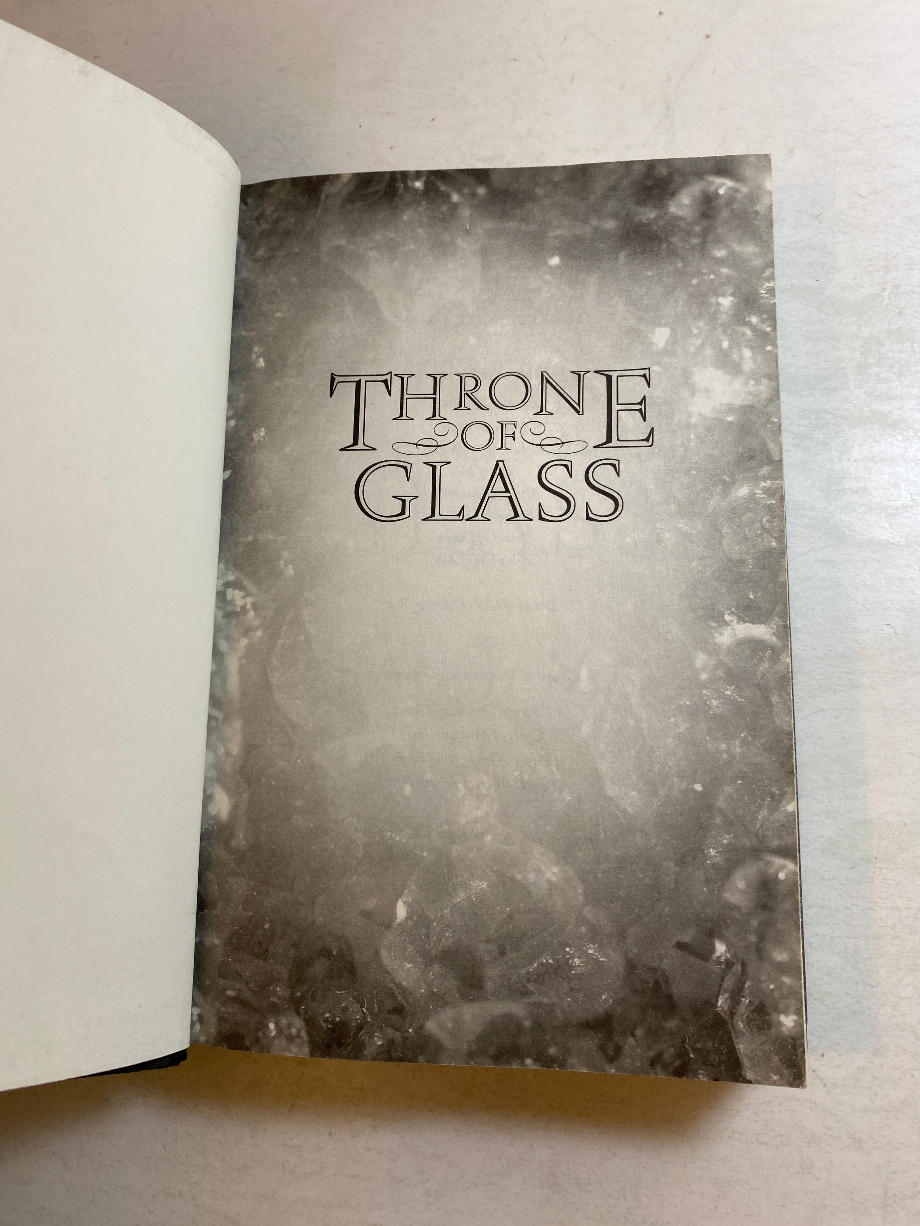 Throne of Glass Sarah Maas Ex Lib Old Cover HCDJ 2016