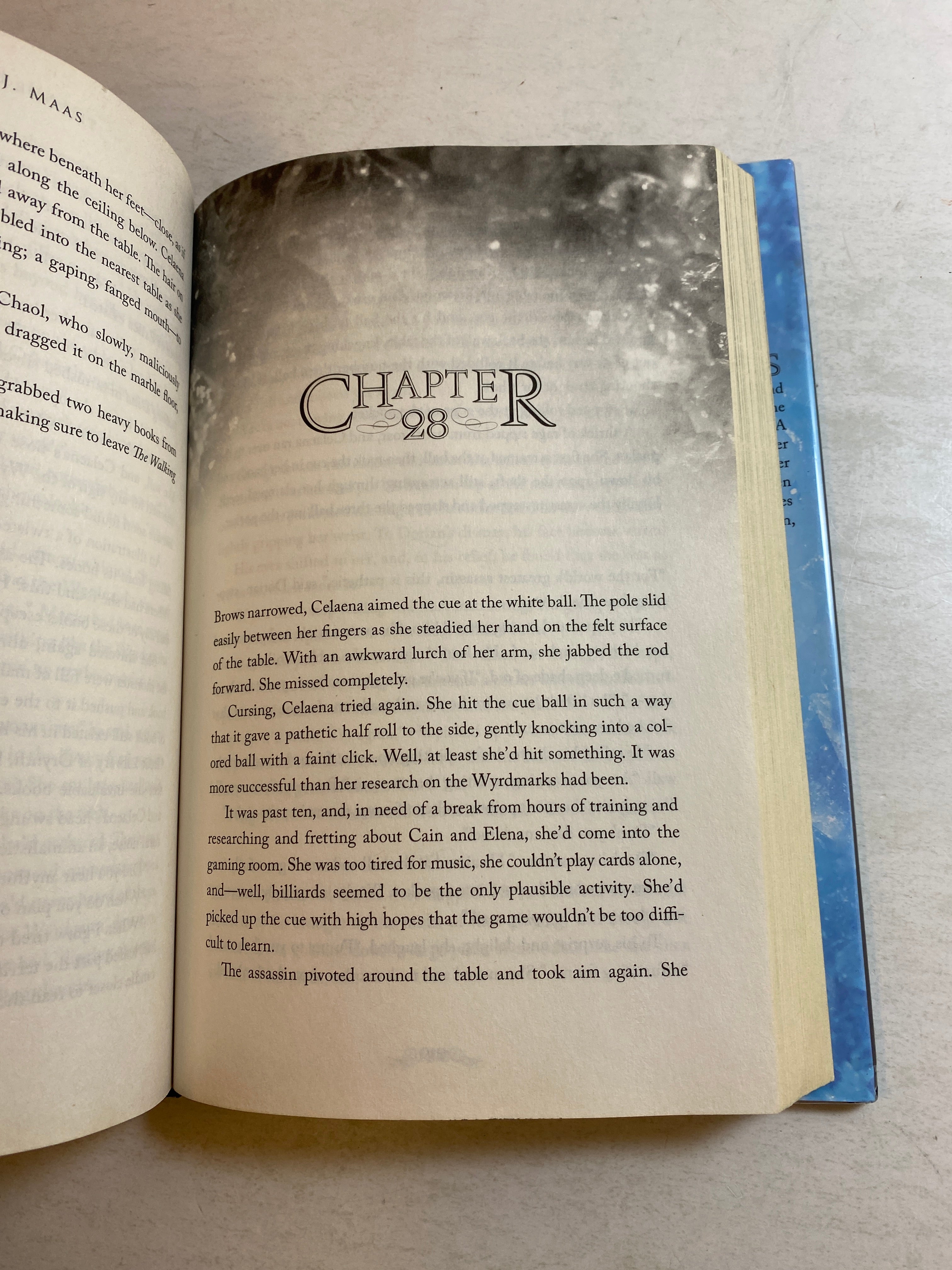 Throne of Glass Sarah Maas Ex Lib Old Cover HCDJ 2016