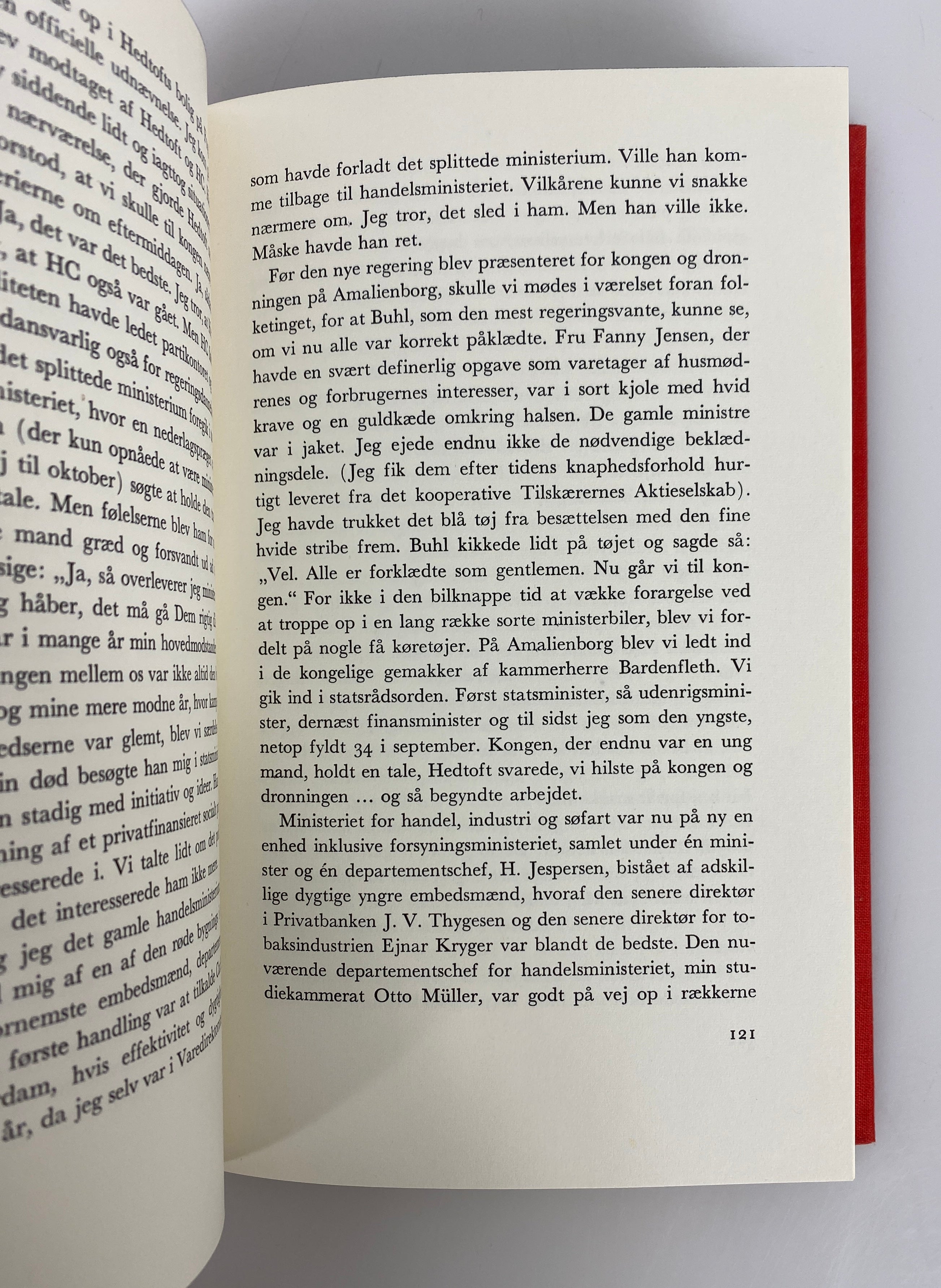 Travl Tid God Tid in Danish "Busy Time, Good Time" in Danish by Krag 1974 HC