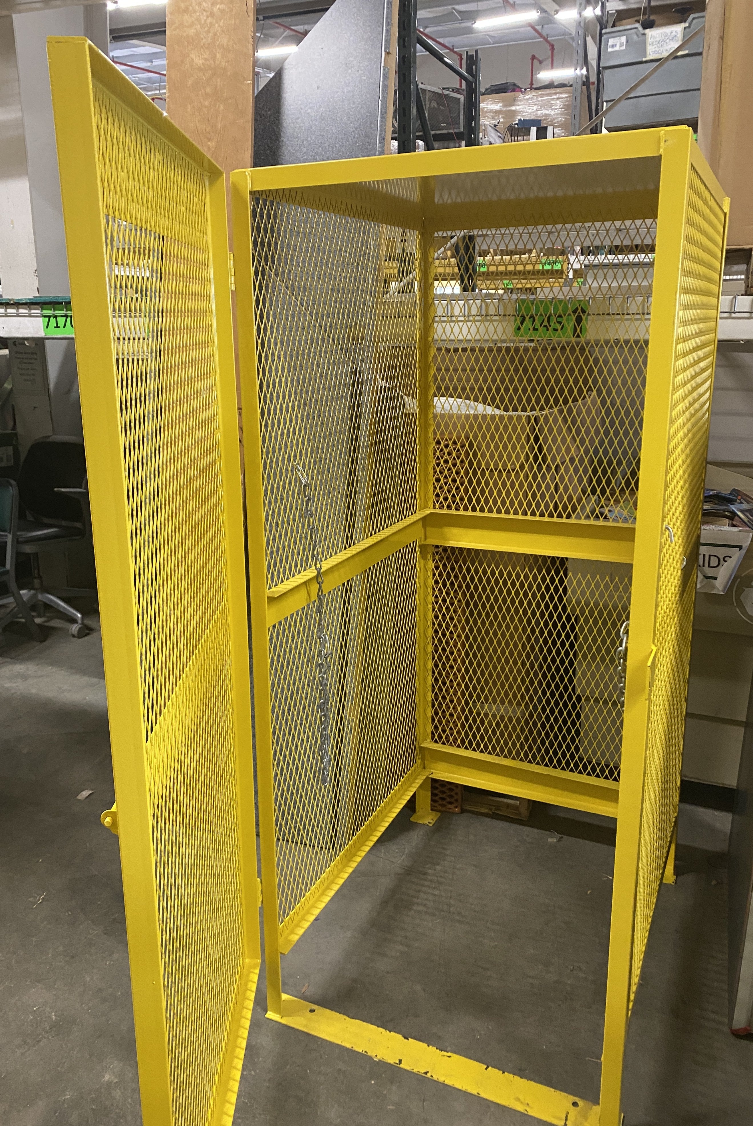 Uline 5-10 Vertical Cylinder Cabinet