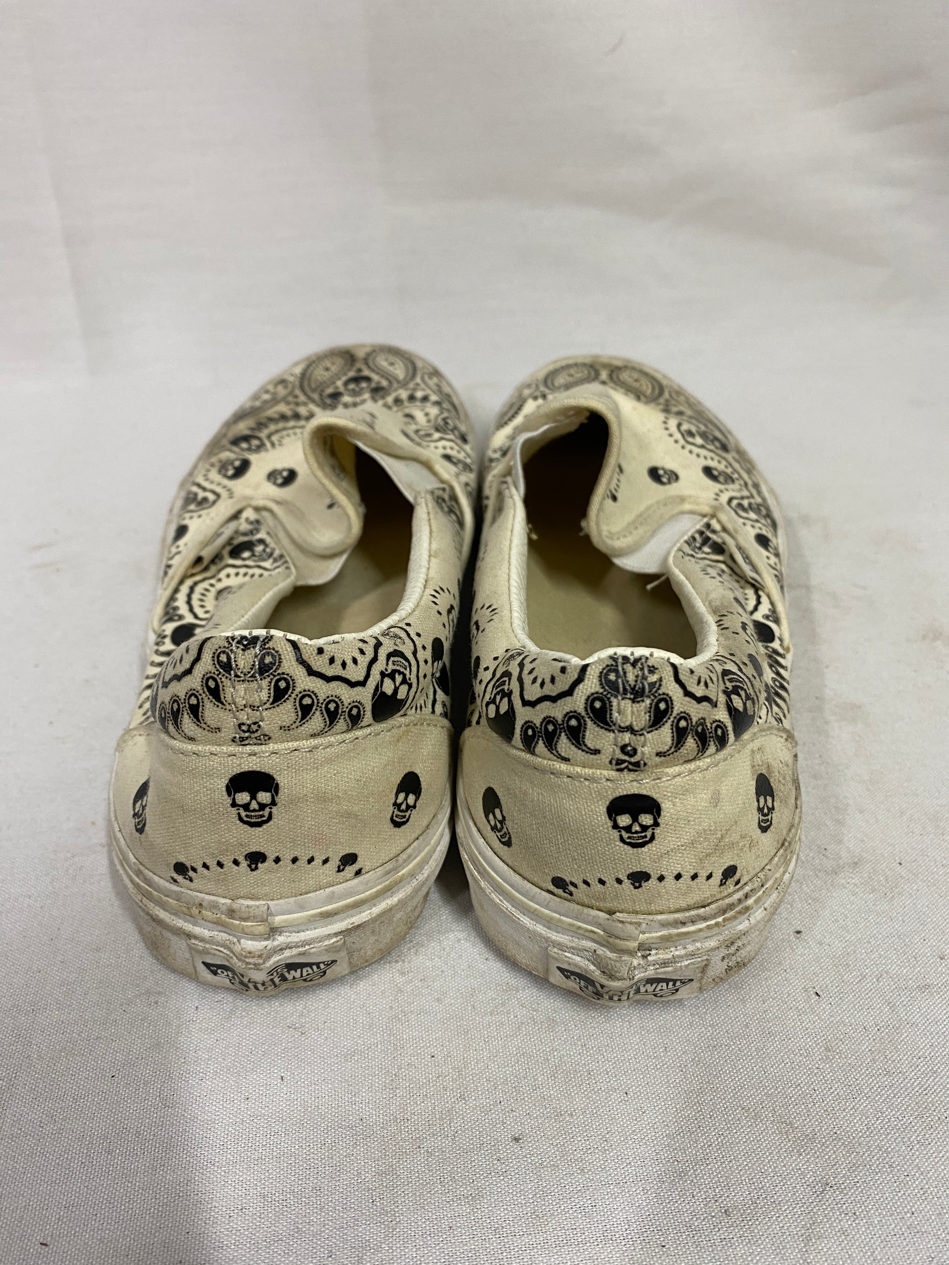 Vans Classic Slip-Ons Skull Bandana Ivory Men's 7.5/Women's 9