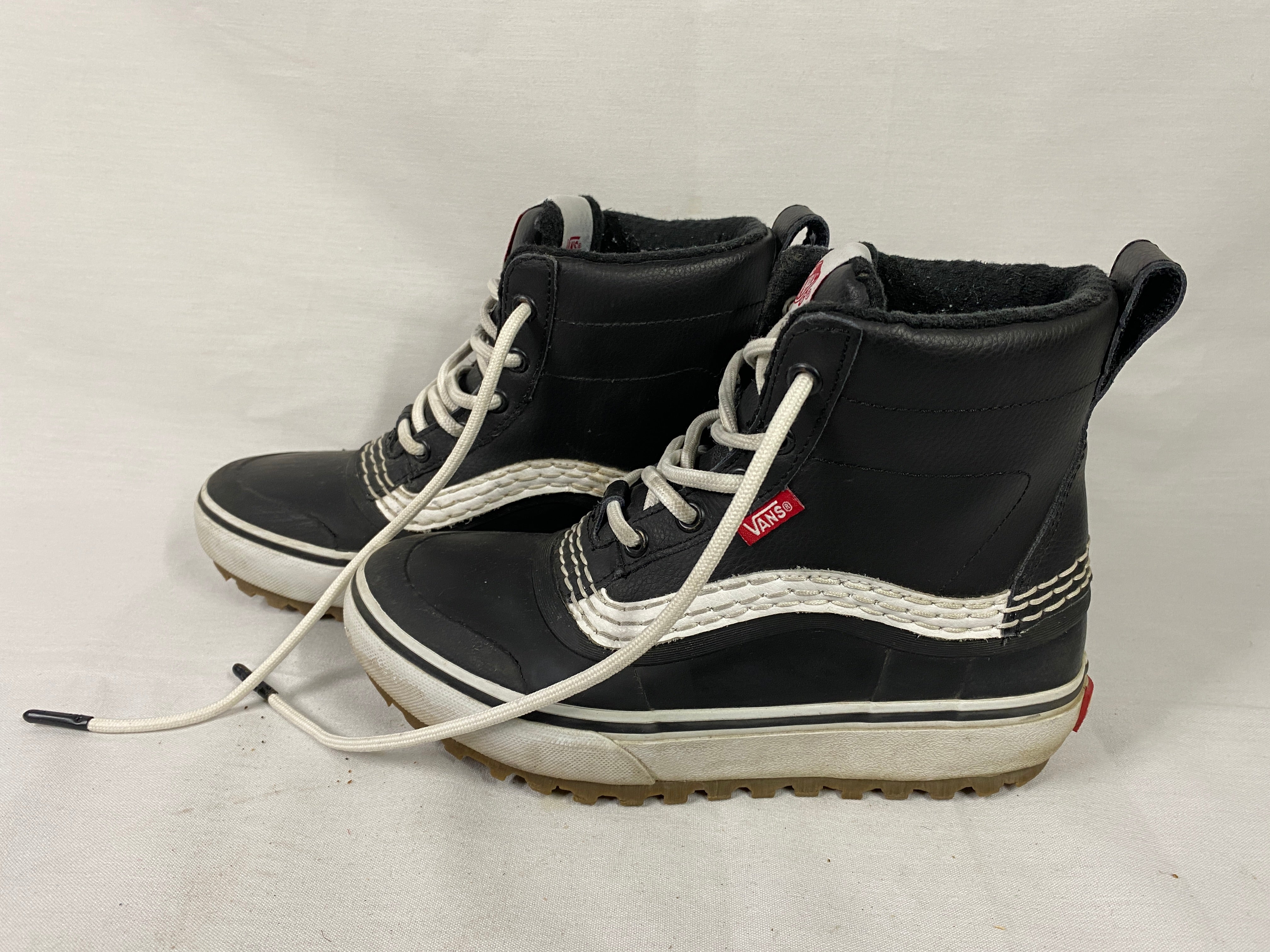 Vans Standard Mid Snow MTE Black/White Winter Waterproof Boots Womens Size 5.5