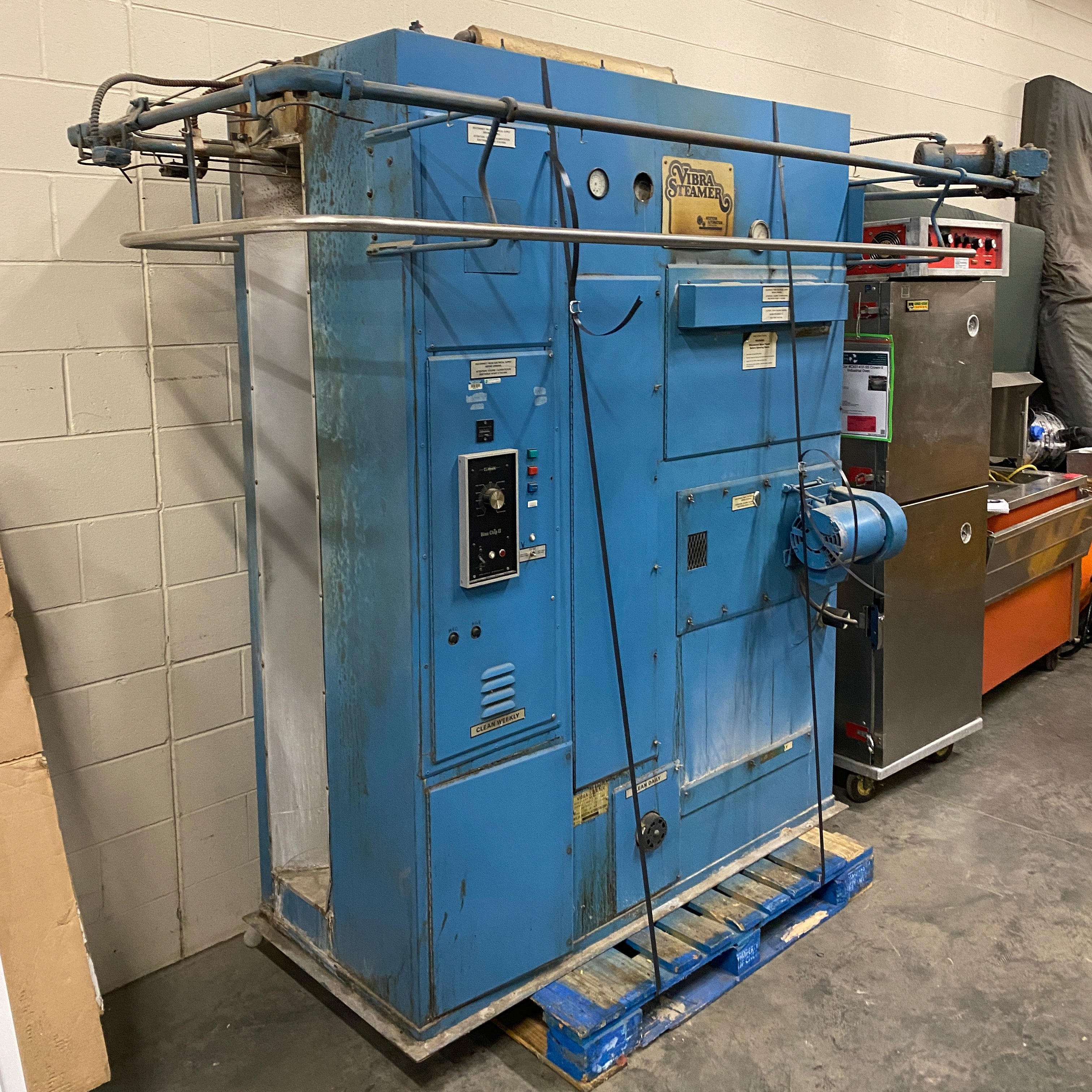 Vibra Steamer #LDJ48R11 Industrial Clothing Steamer