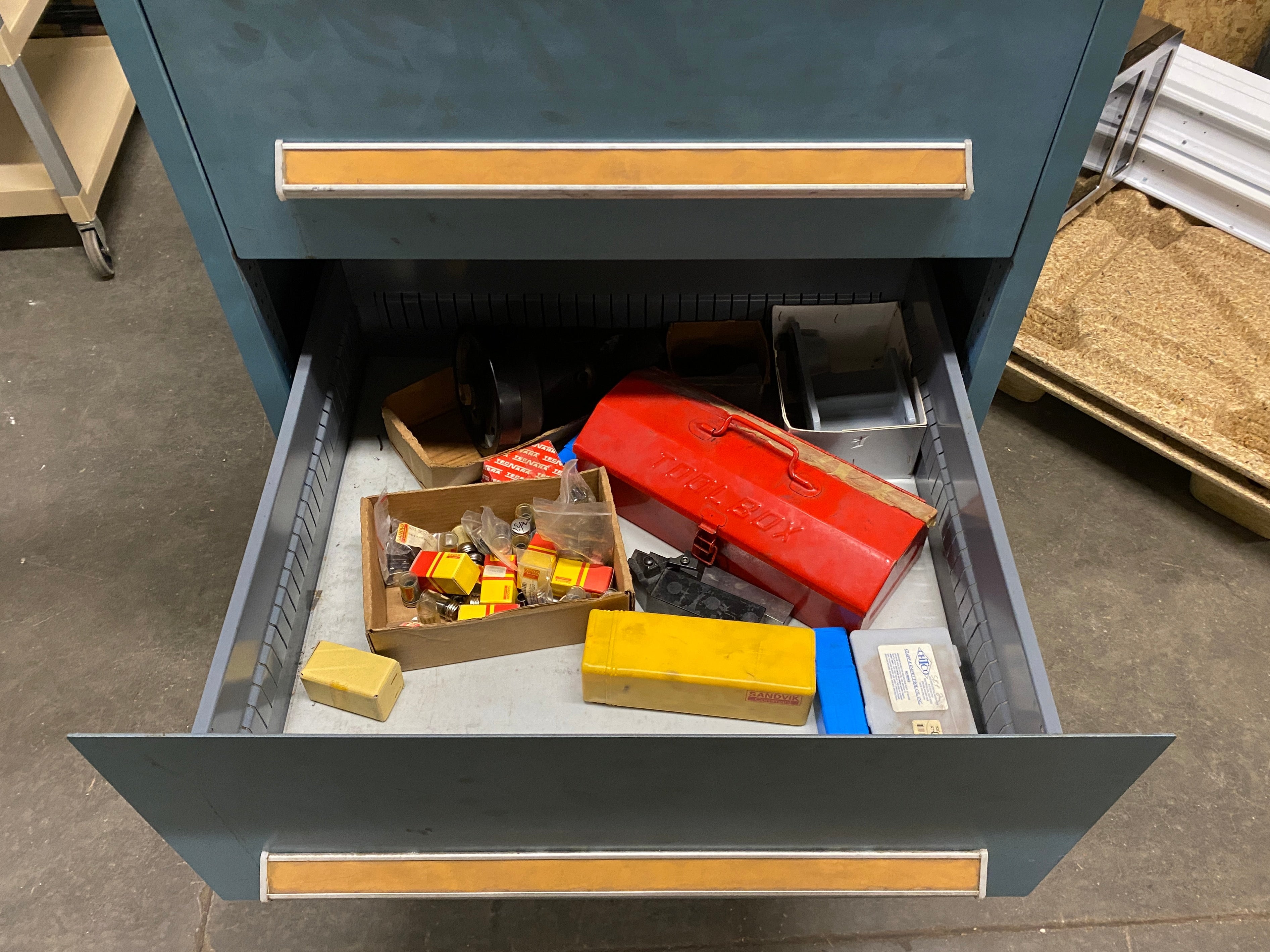 Vidmar Tooling Cabinet for CNC Milling Machine w/ Parts