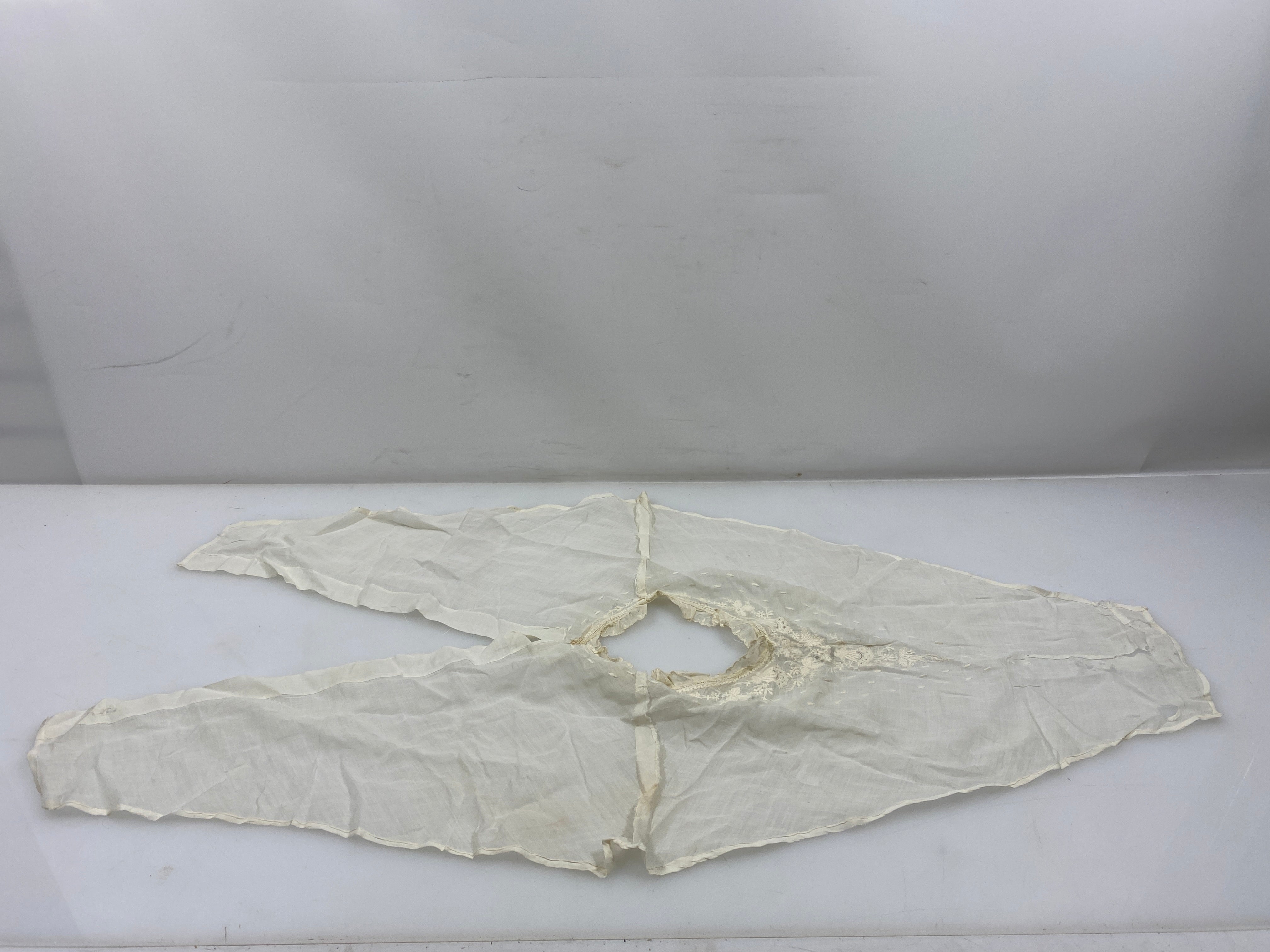 Vintage 1903 White Linen Collar with Lace with Intricate Floral Embroidery