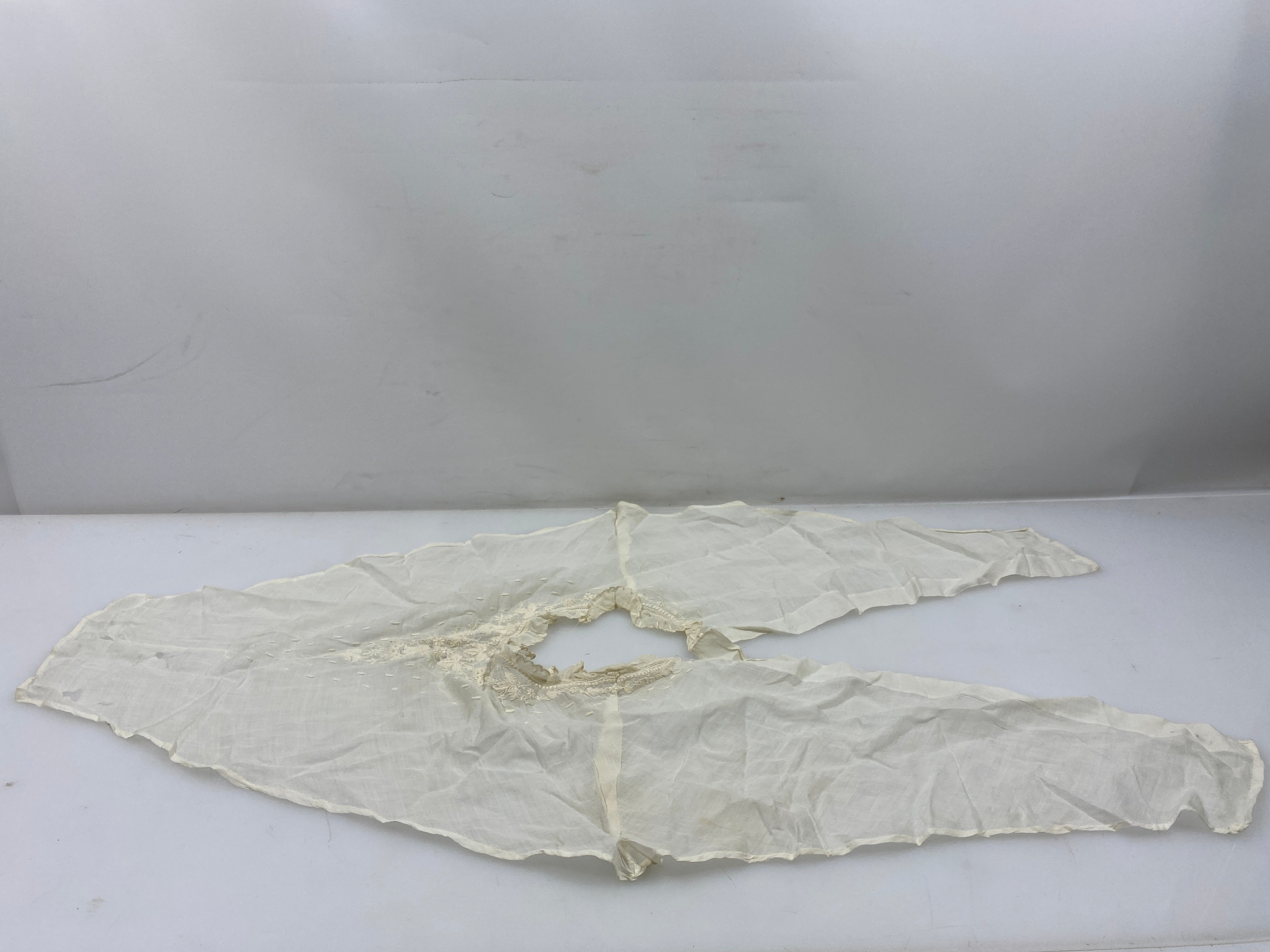 Vintage 1903 White Linen Collar with Lace with Intricate Floral Embroidery