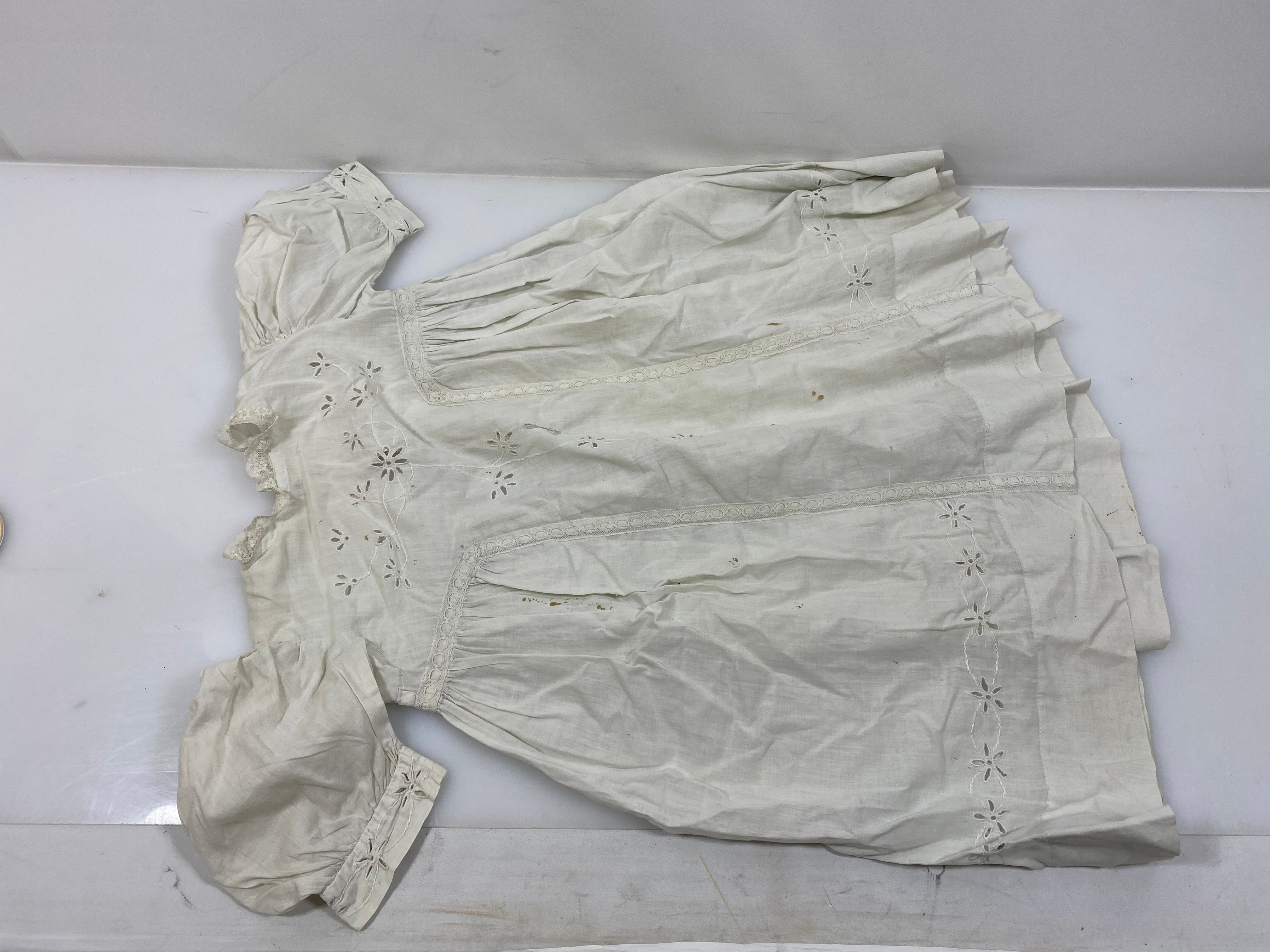 Vintage 1910s White Linen Dress with Floral Eyelet Lace Pattern