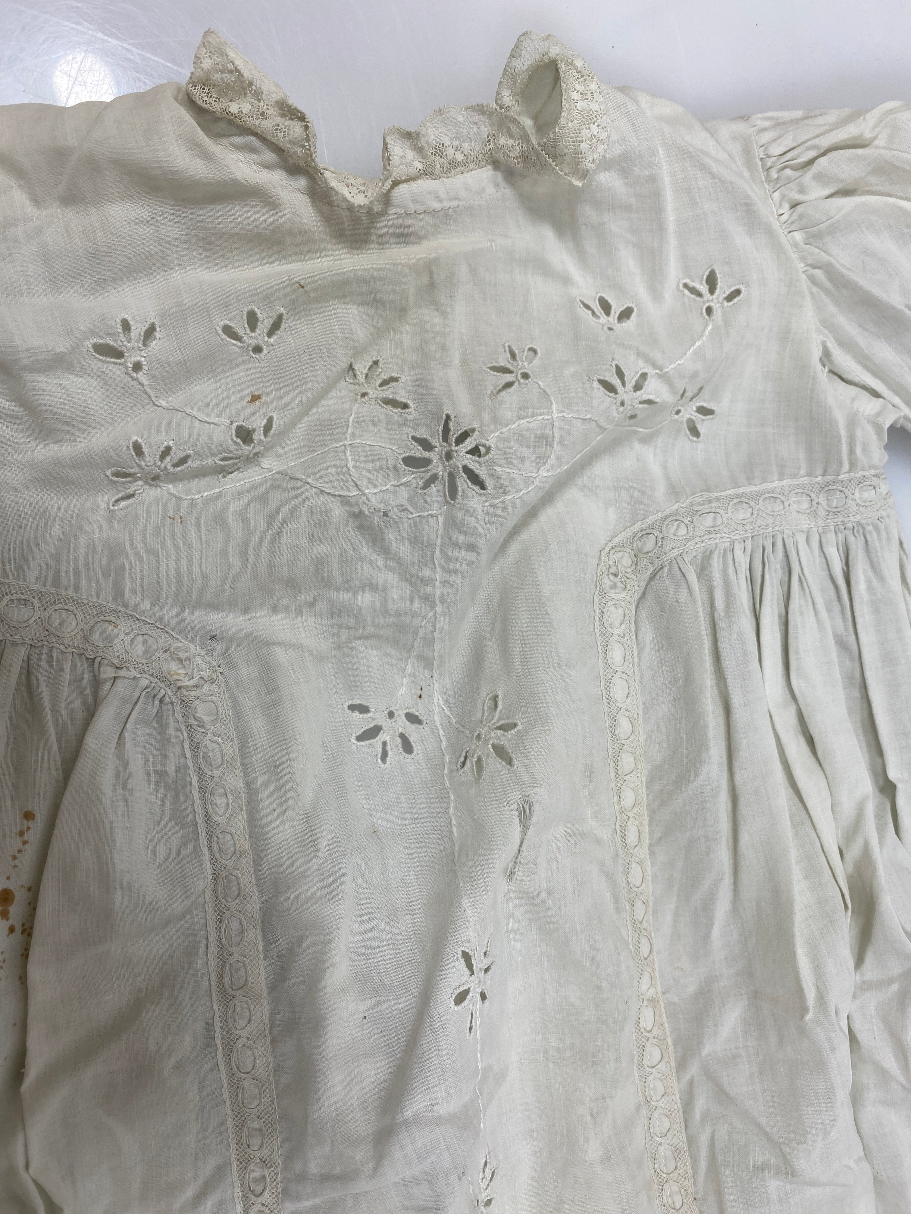 Vintage 1910s White Linen Dress with Floral Eyelet Lace Pattern