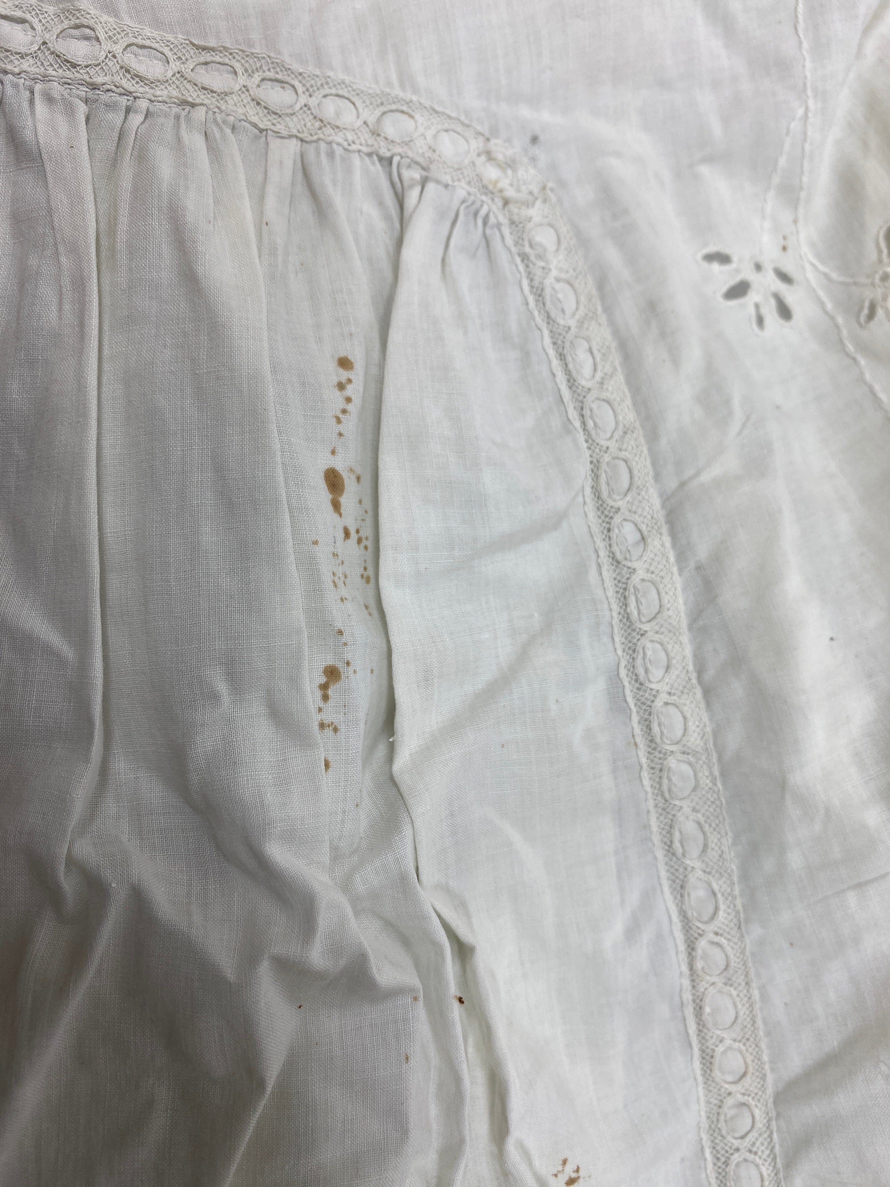 Vintage 1910s White Linen Dress with Floral Eyelet Lace Pattern