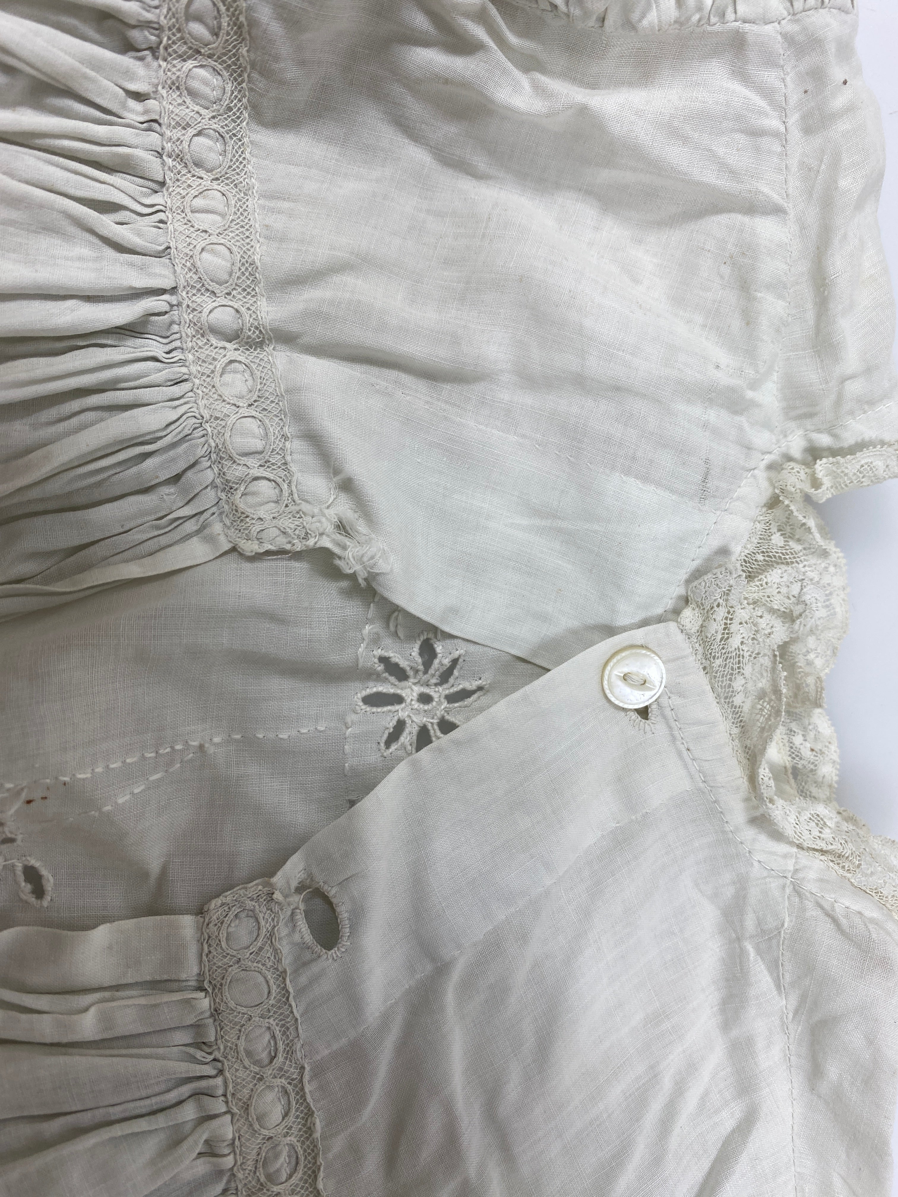 Vintage 1910s White Linen Dress with Floral Eyelet Lace Pattern