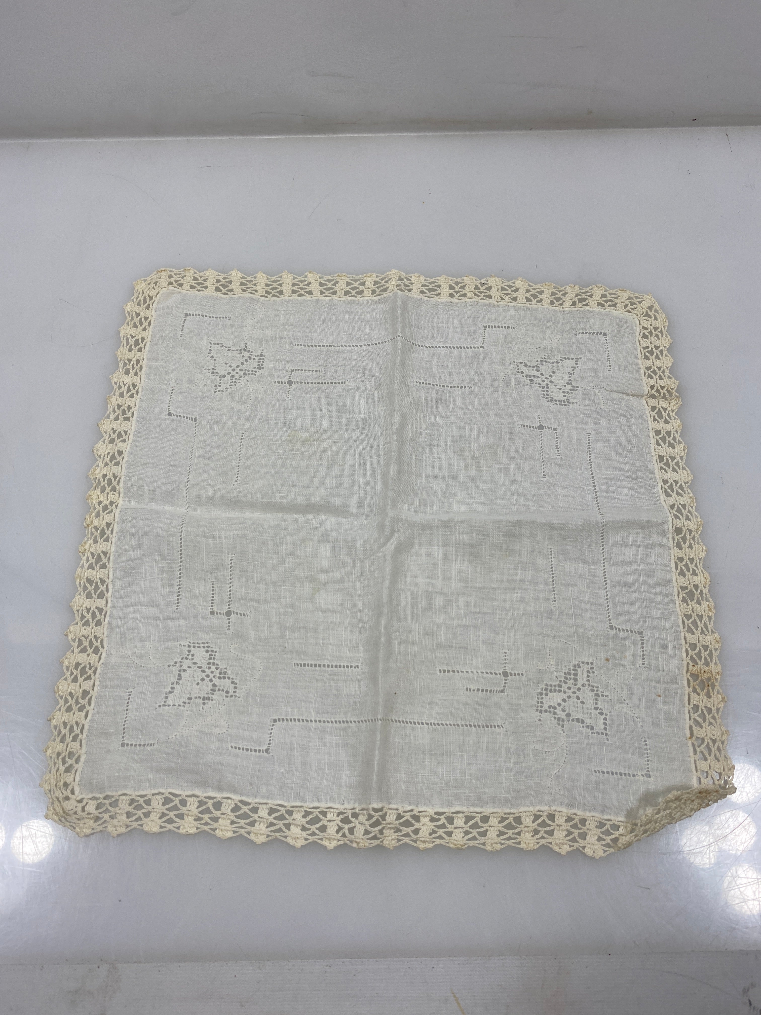 Vintage 1910s White Linen Handkerchief with Crocheted Lace Border