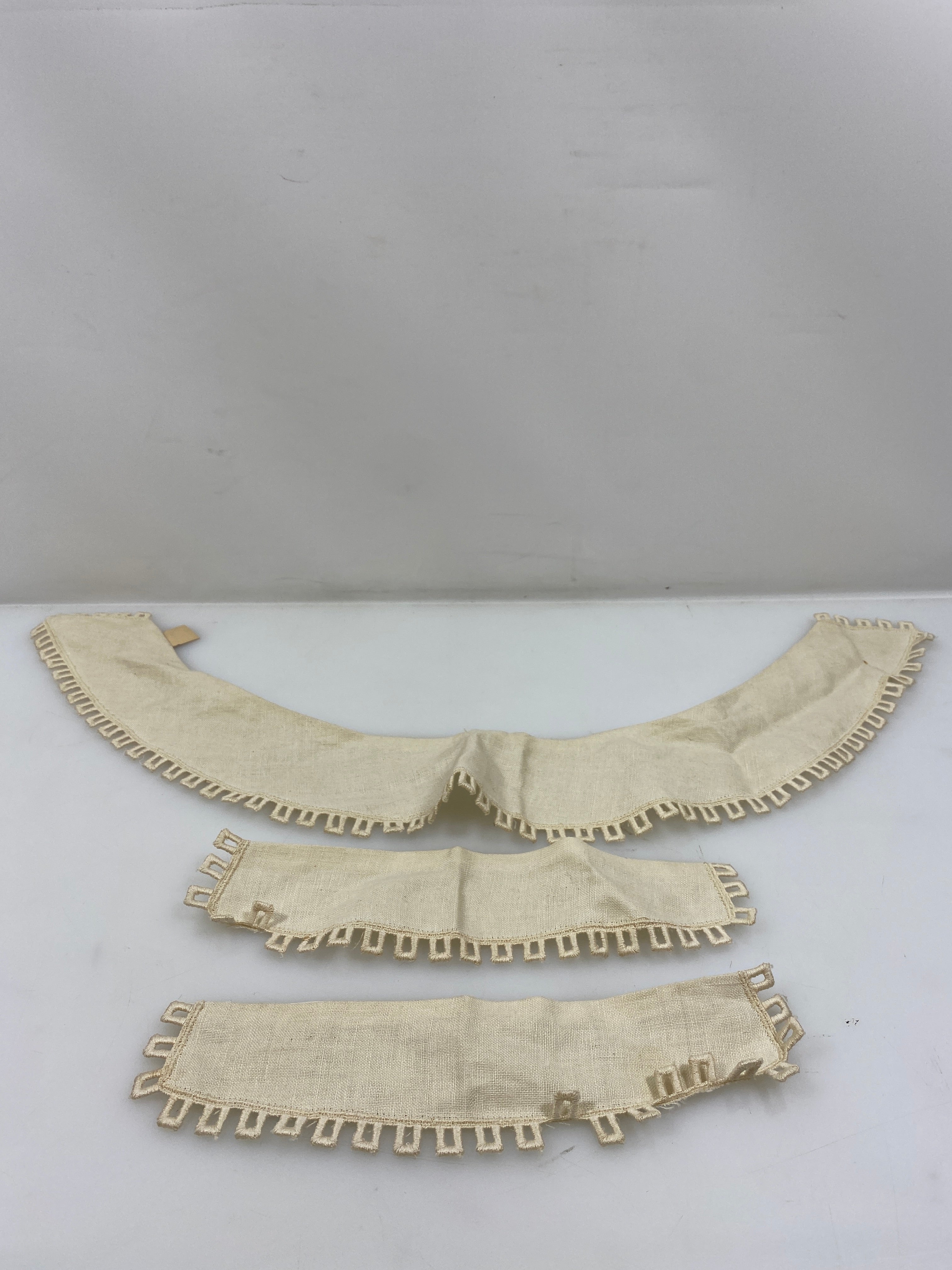 Vintage 1930s Tan Linen Collar and Cuff Set with Geometric Design