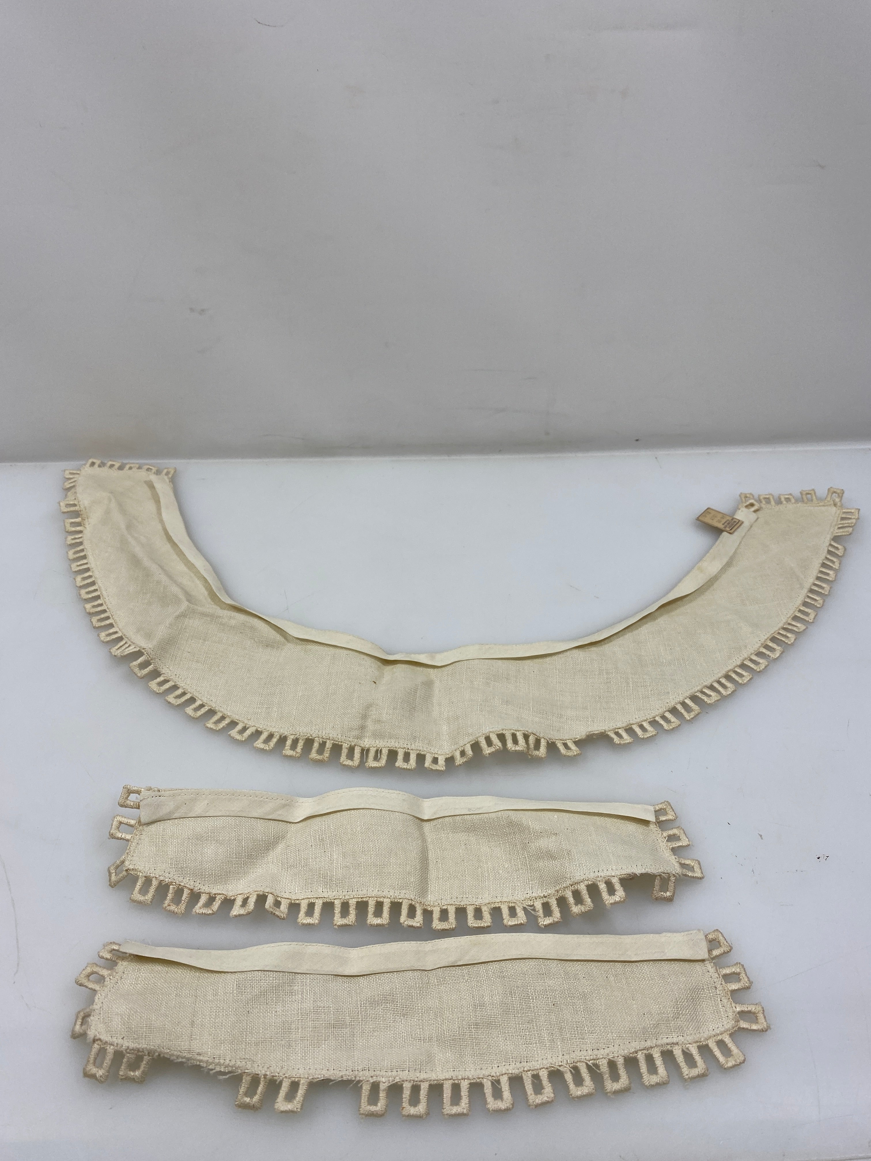Vintage 1930s Tan Linen Collar and Cuff Set with Geometric Design