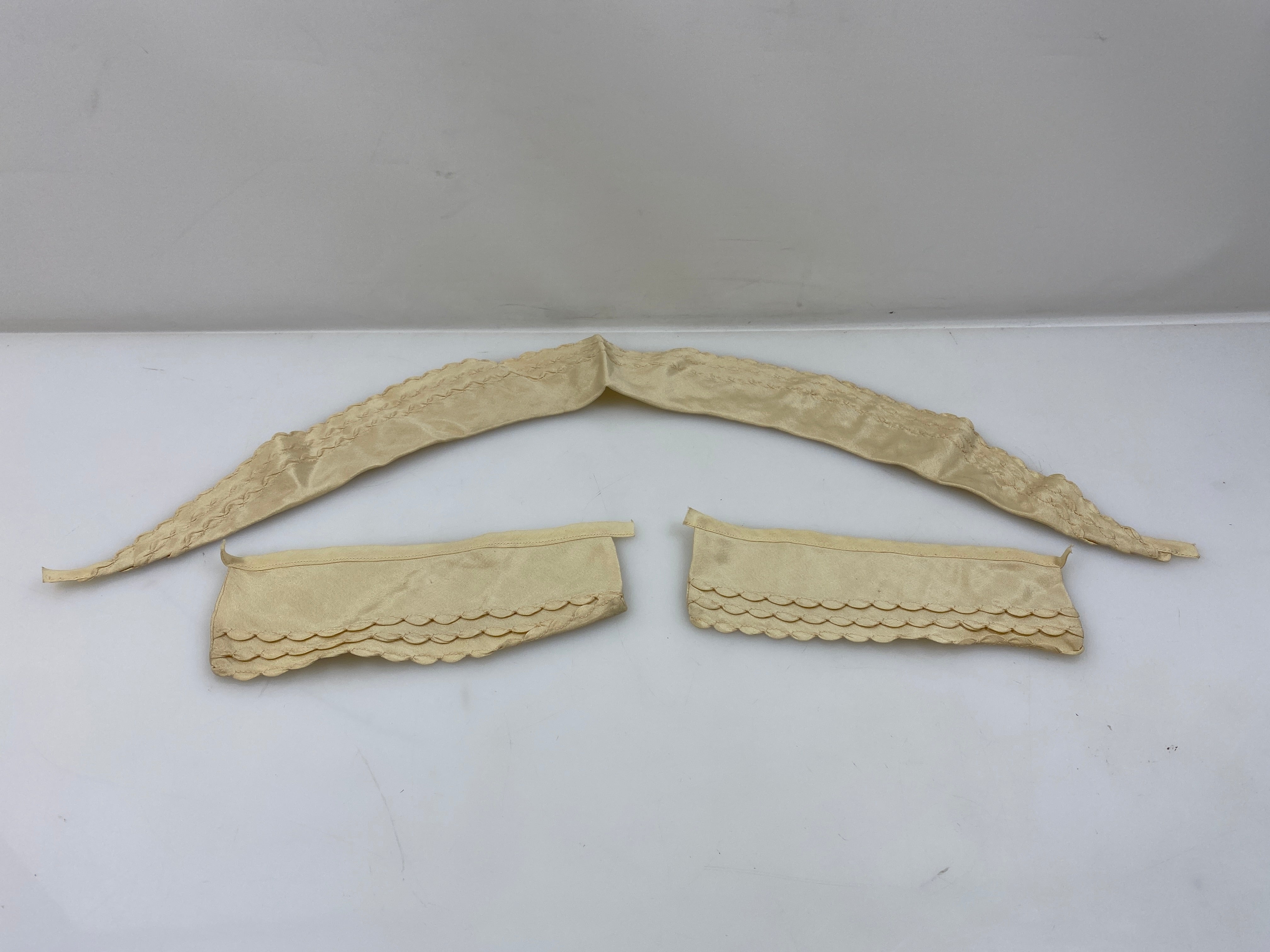 Vintage 1930s Tan Scalloped Collar and Cuff Set