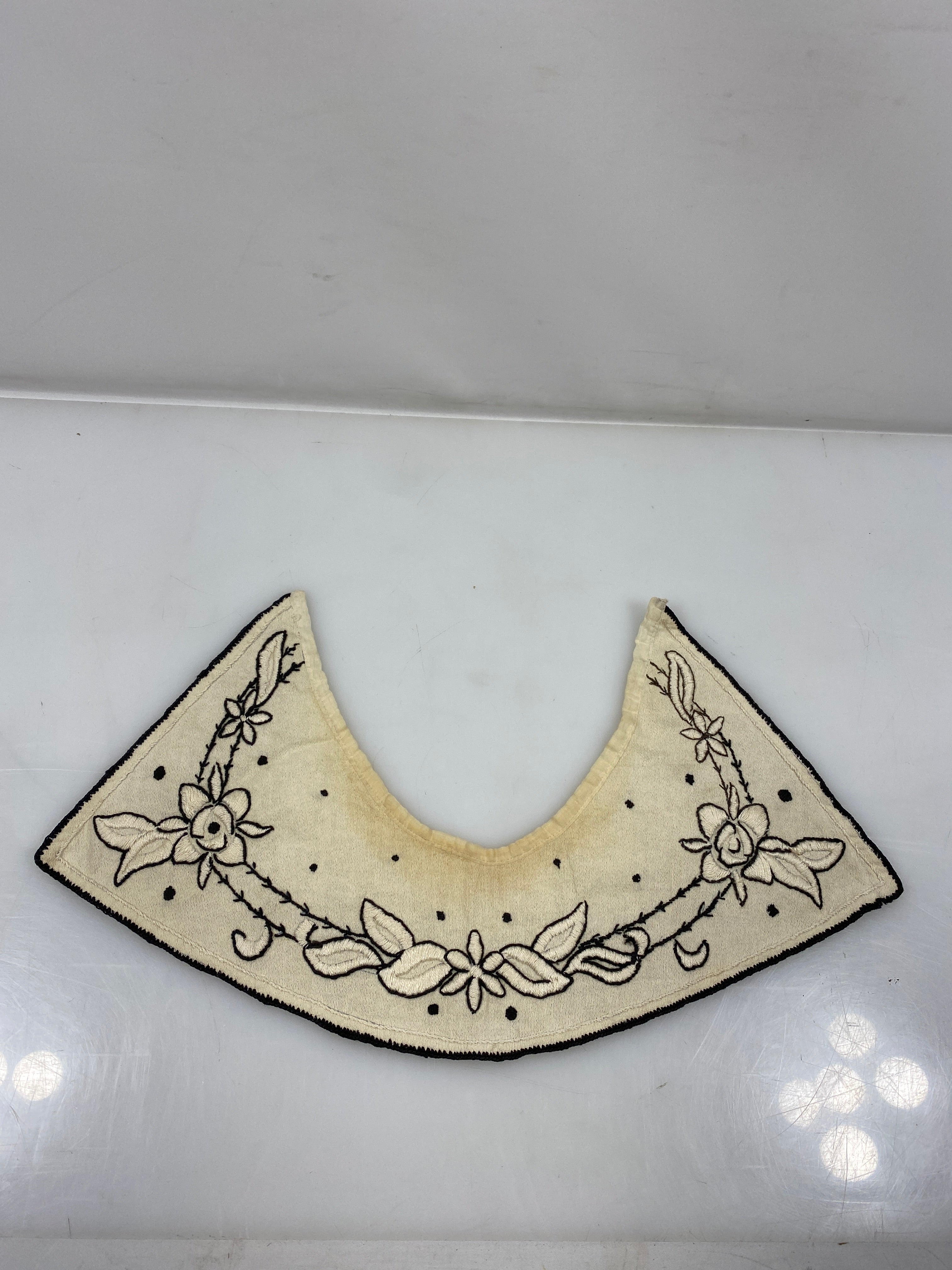Vintage 1930s White Collar with Black Floral Embroidery