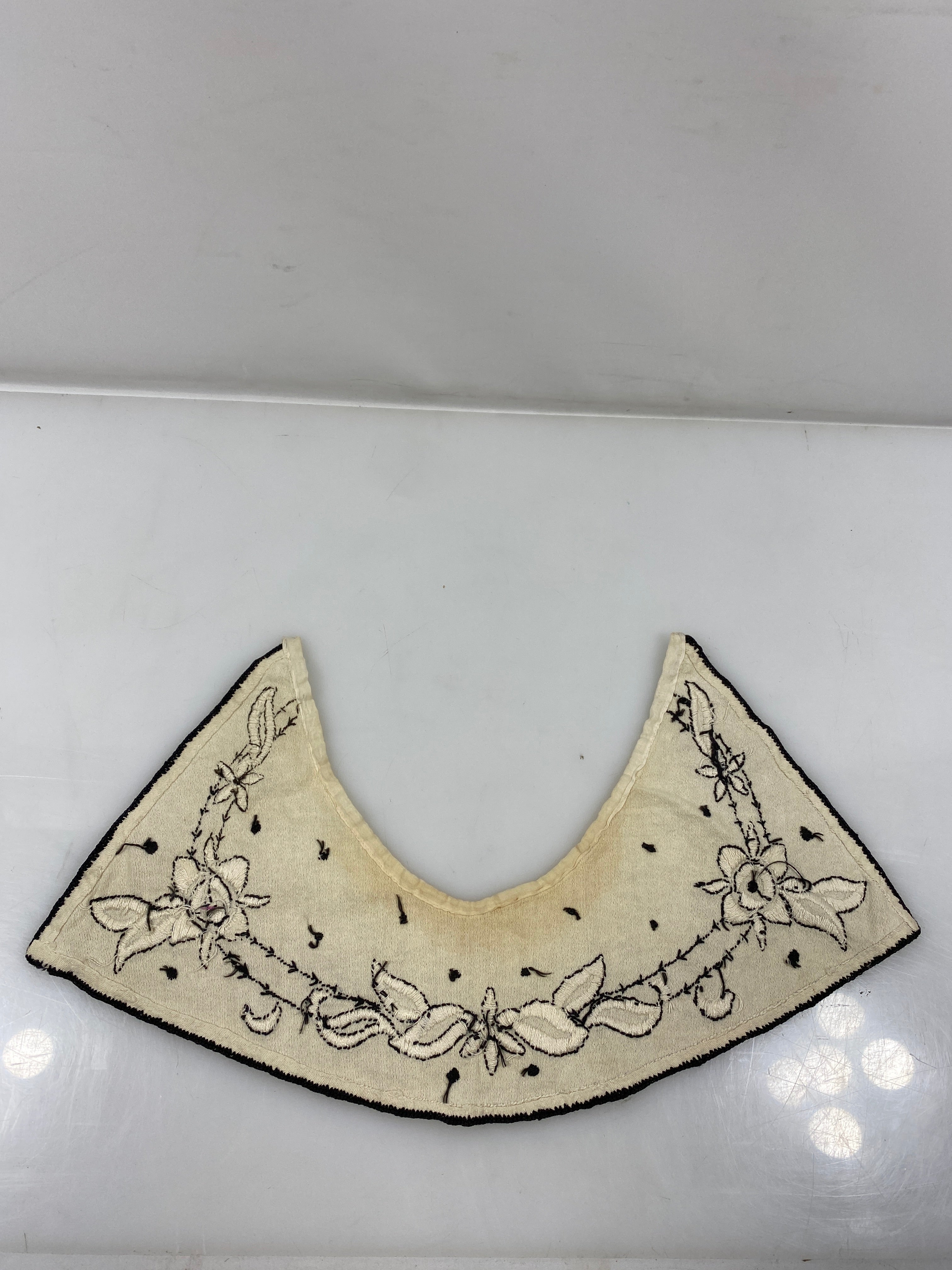 Vintage 1930s White Collar with Black Floral Embroidery