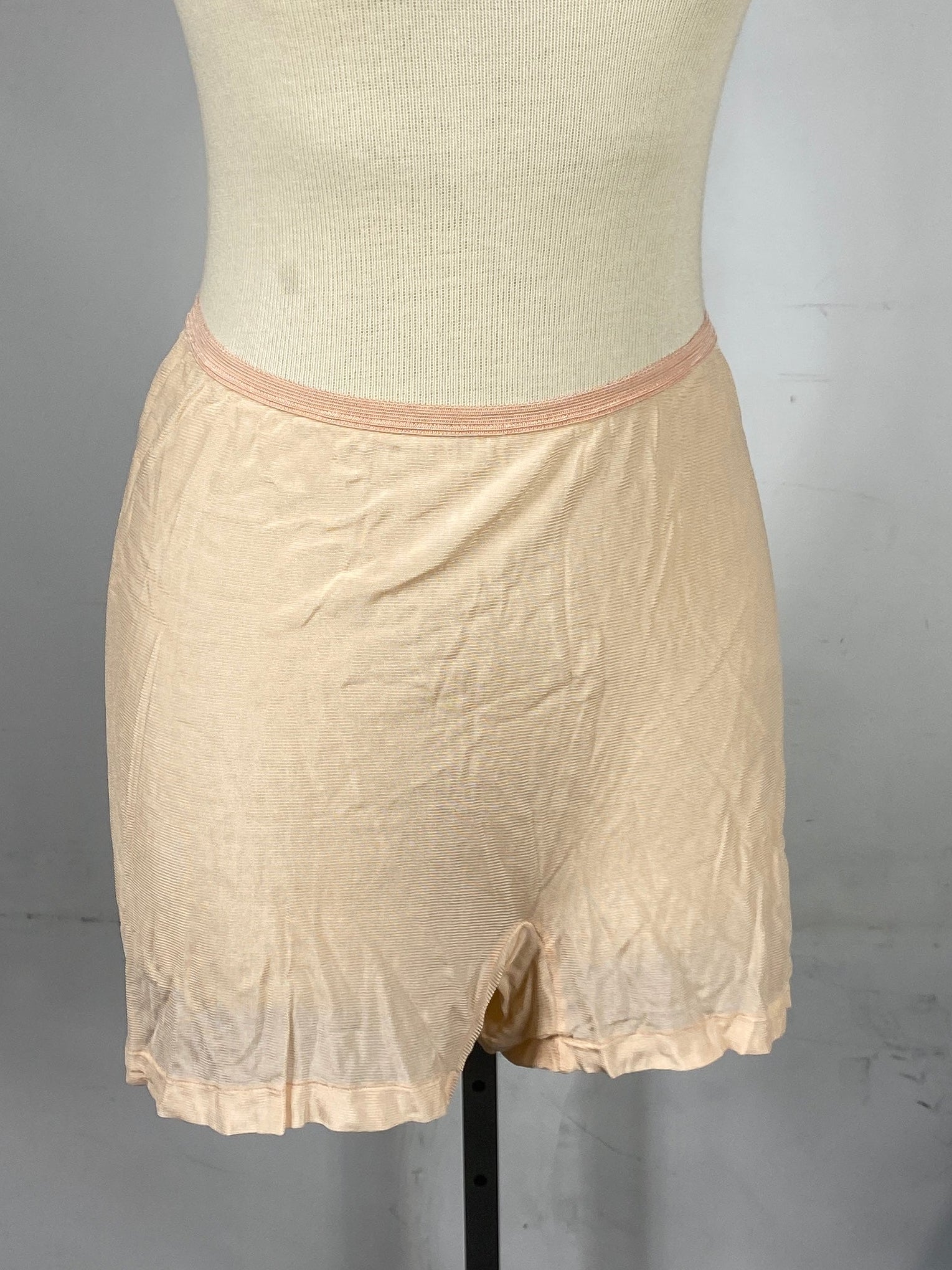 Vintage 1940s "Munising Wear" Pink Rayon Underwear Women's Size 42