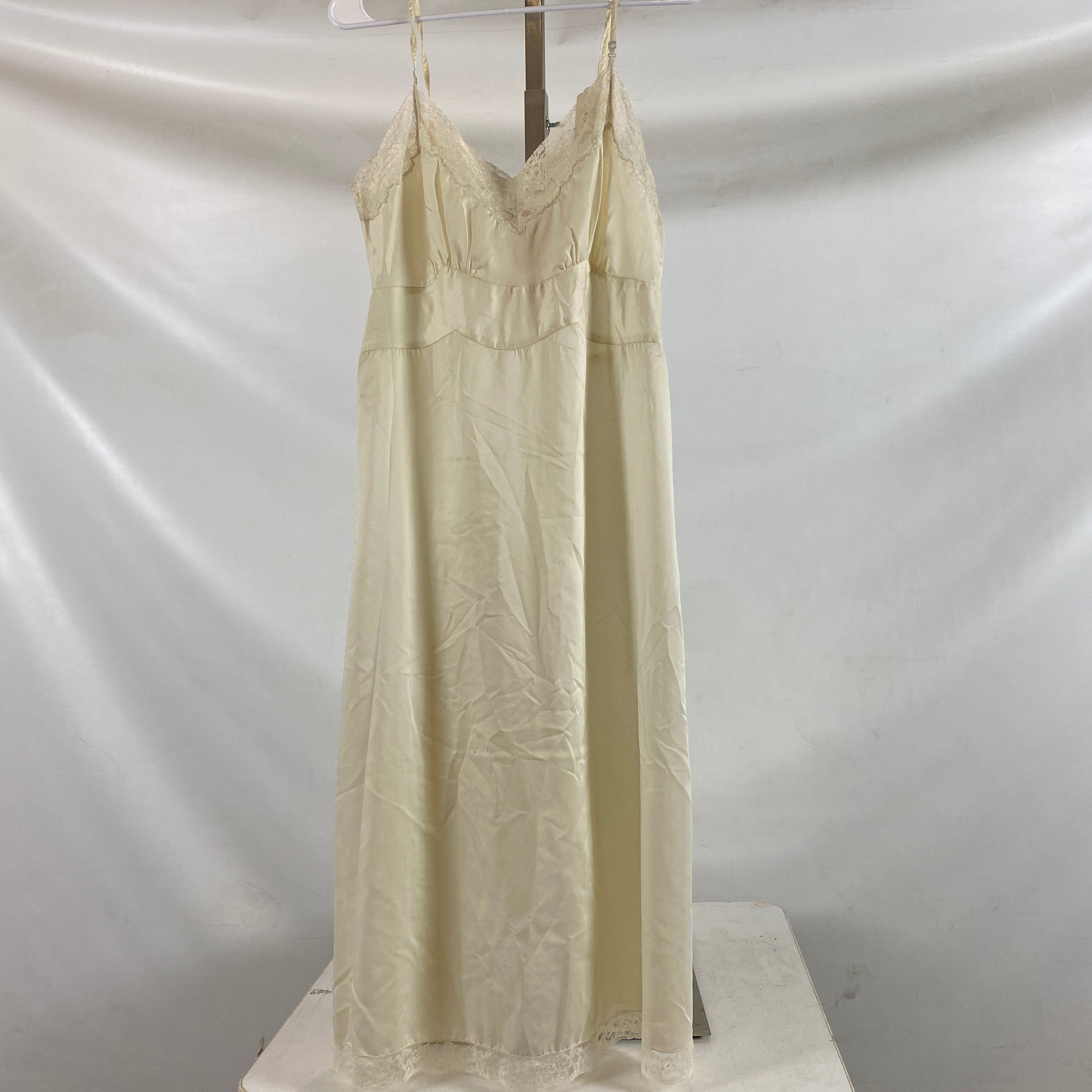 Vintage 1950s "Barbizon" Nylon White Slip Size 14
