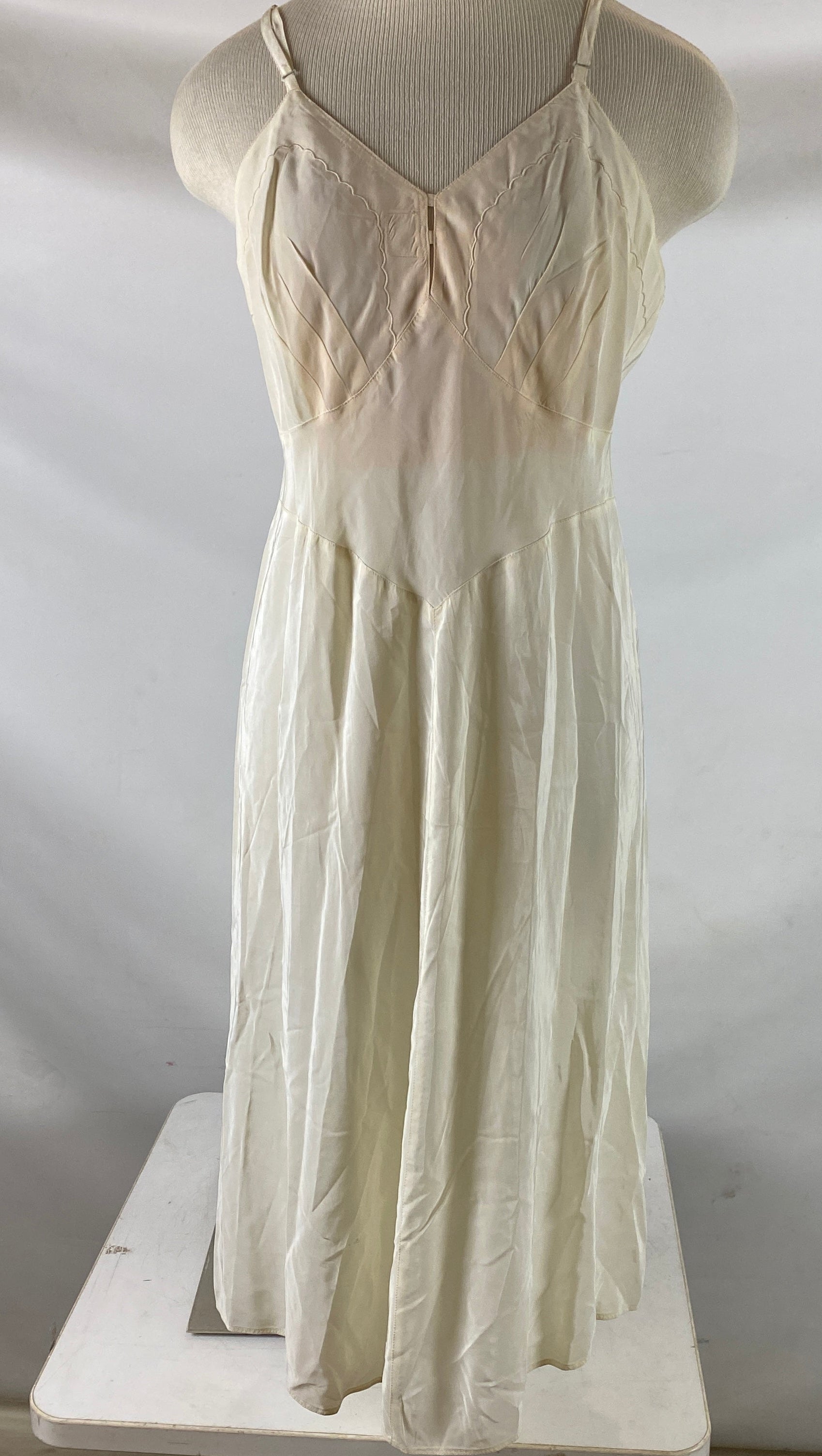 Vintage 1950s "PaceMaker" Acetate White Slip Size Unknown