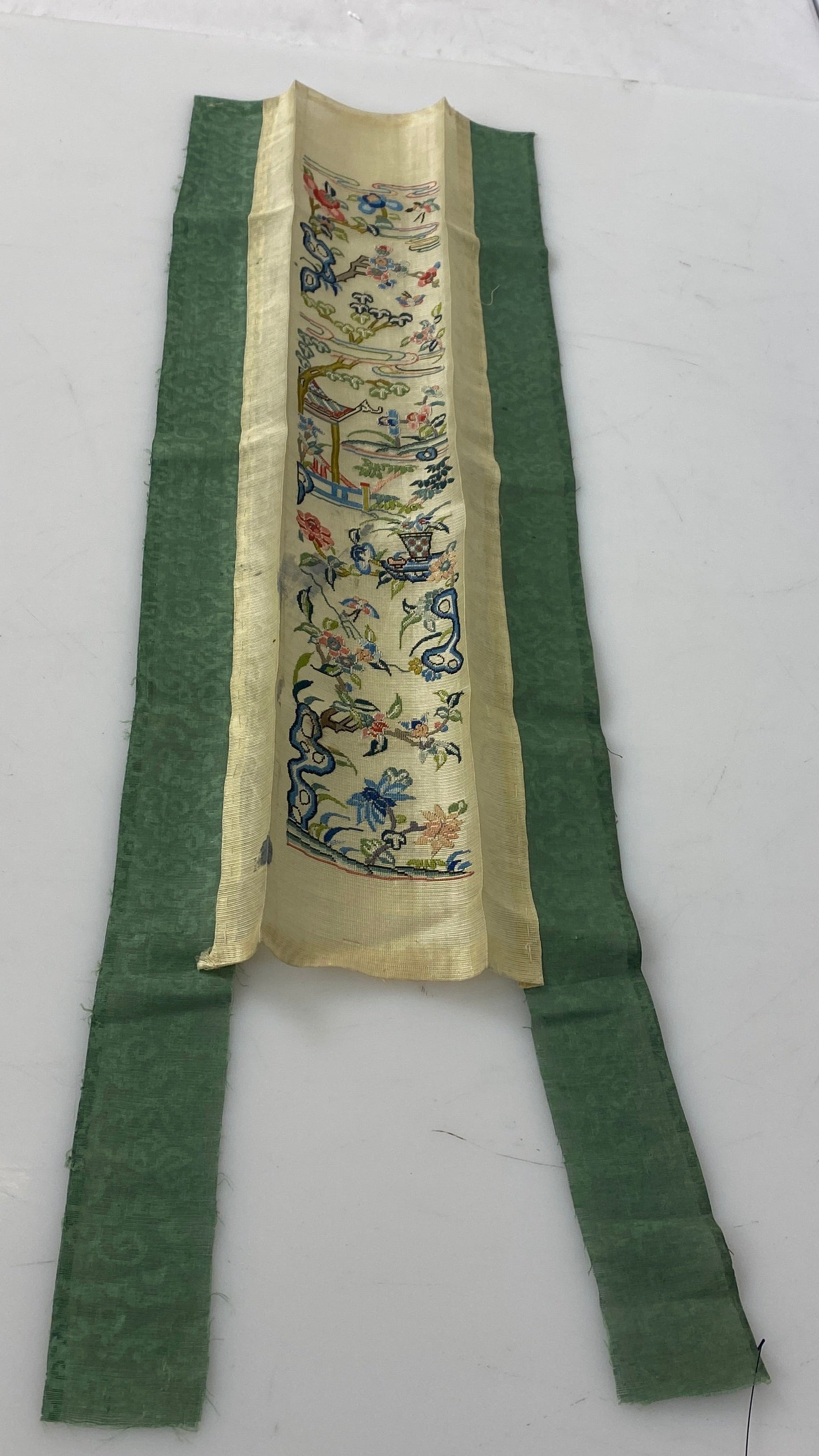 Vintage 1960s Ornamental Fabric Depicting a Nature Scene