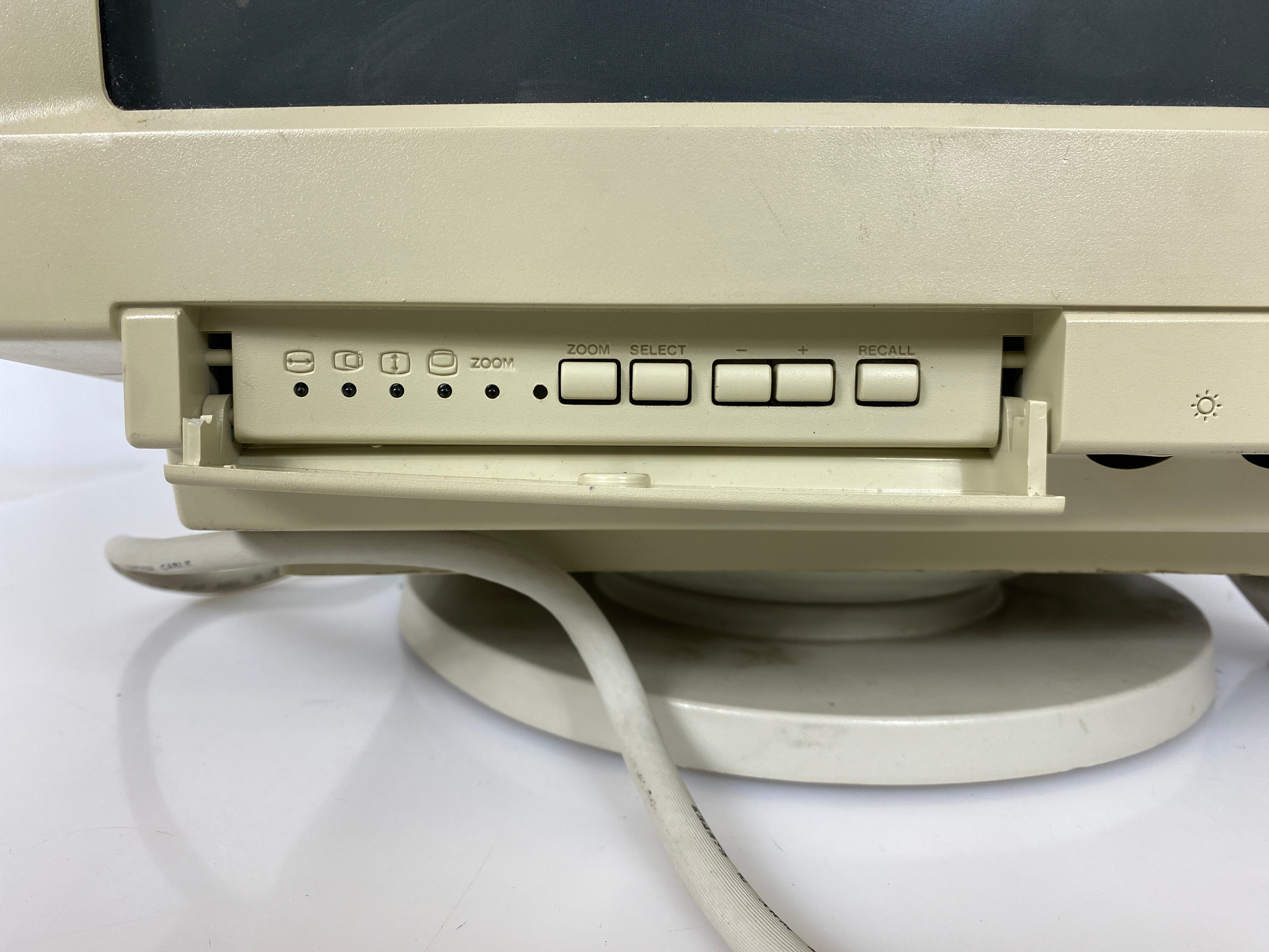 Vintage Apple M2943 Multiple Scan 15" Display