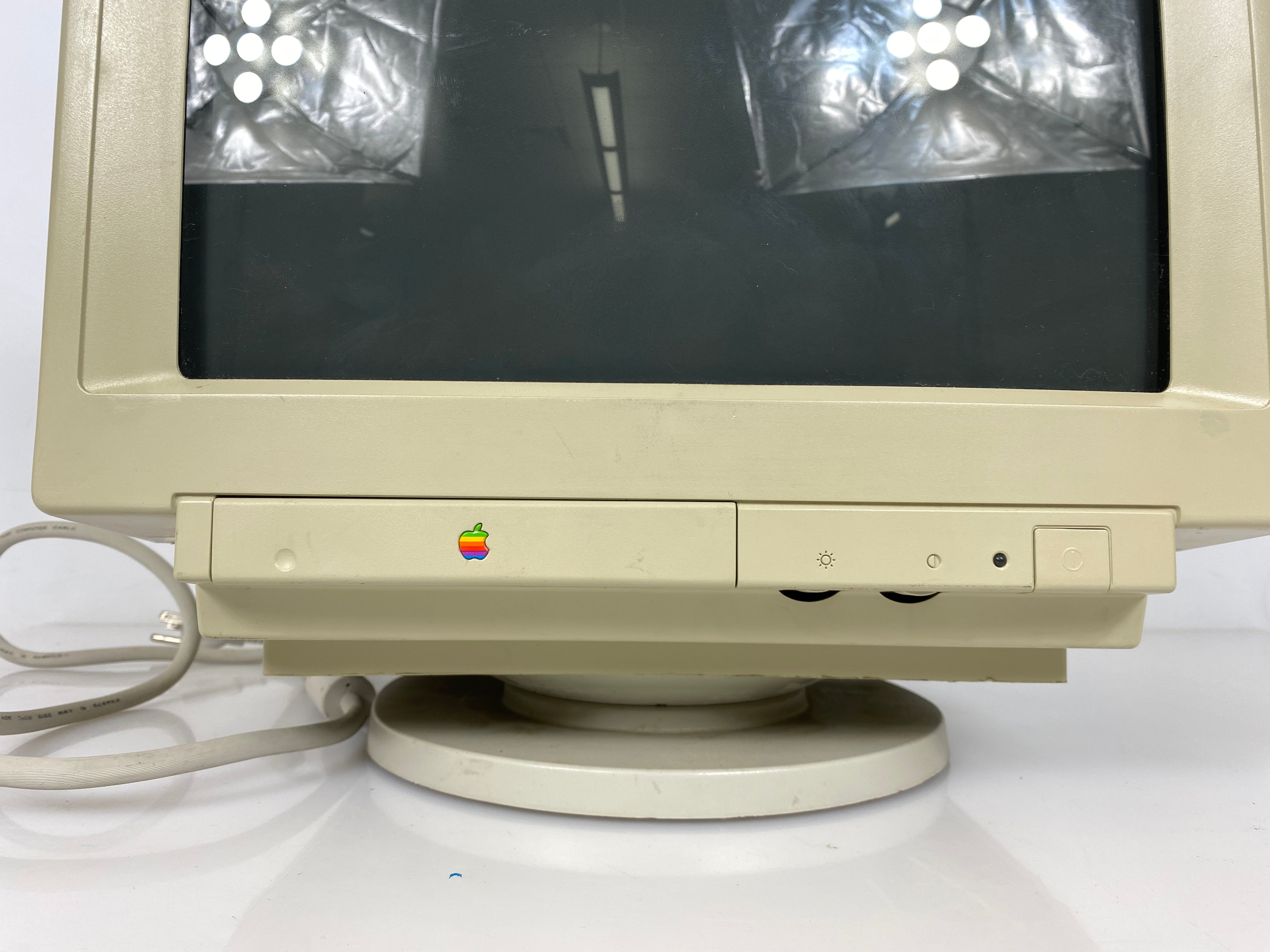 Vintage Apple M2943 Multiple Scan 15" Display