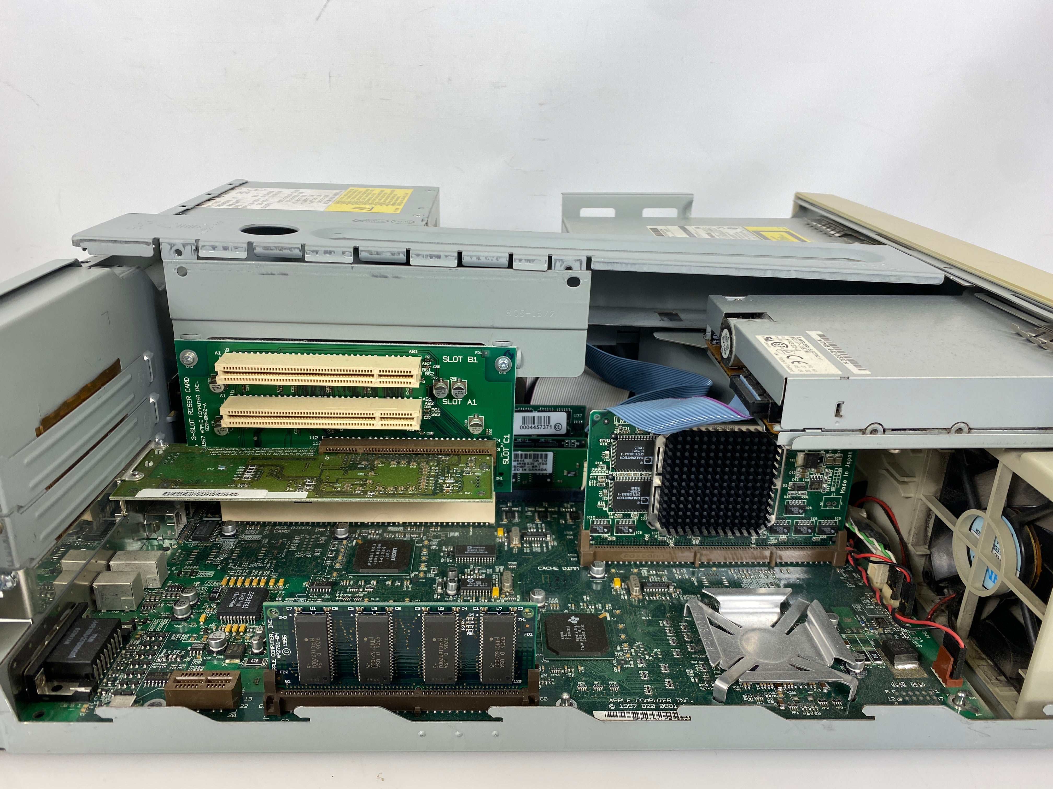 Vintage Apple M3959 Power Macintosh 4400/200 PC
