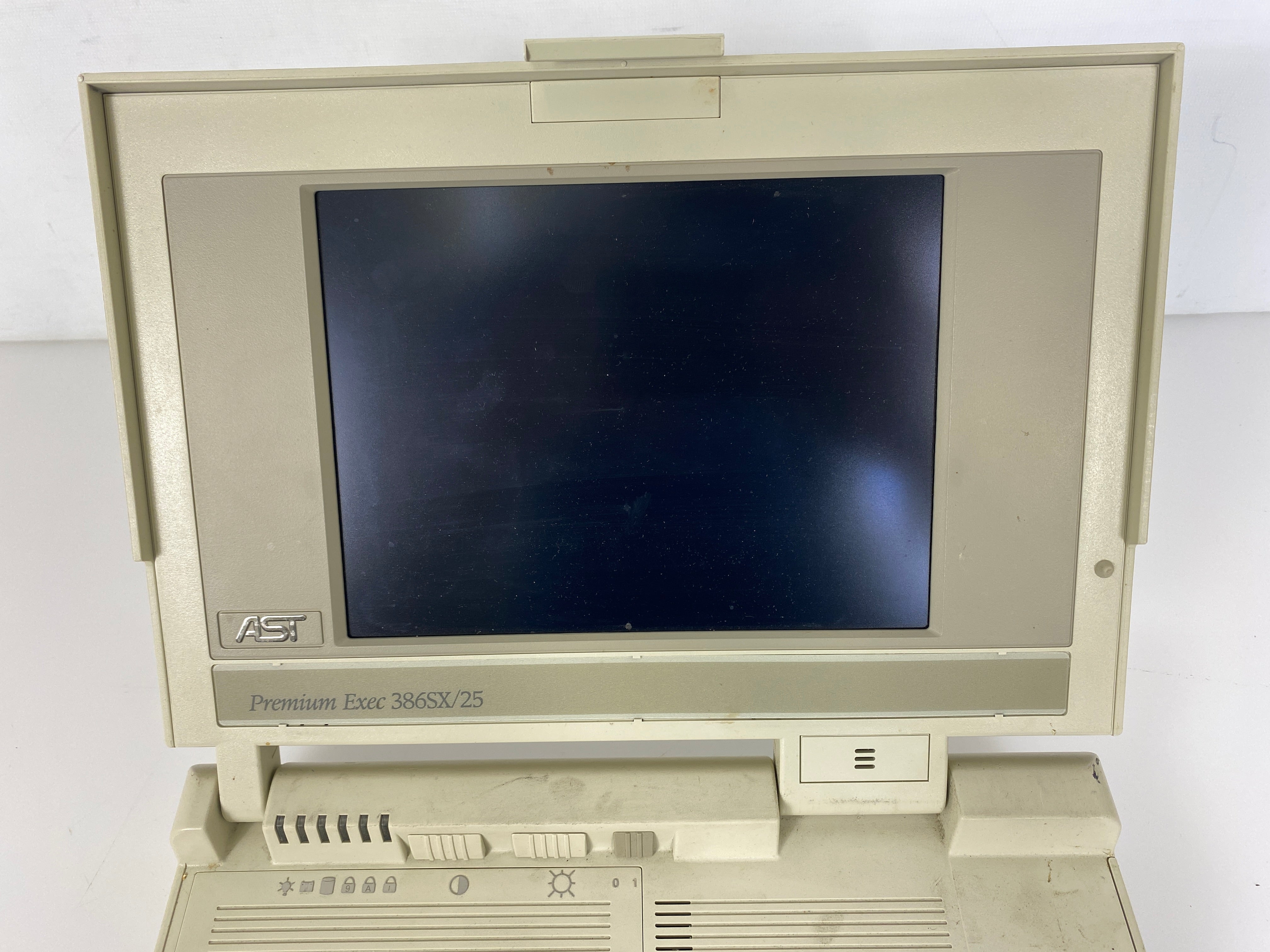 Vintage AST Premium Exec 386SX/25 Laptop Computer *Parts*