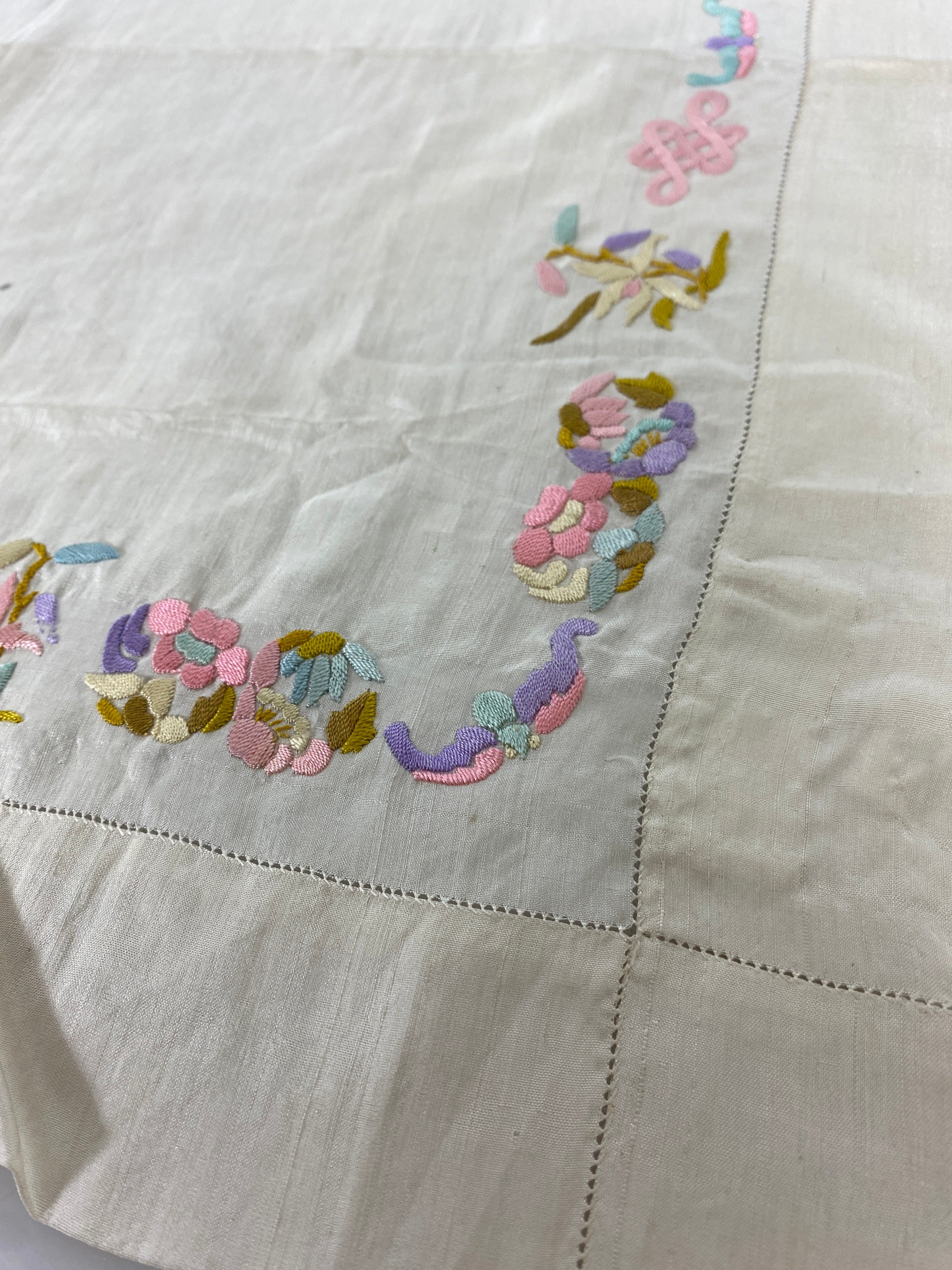 Vintage Embroidered Handkerchief 19x19