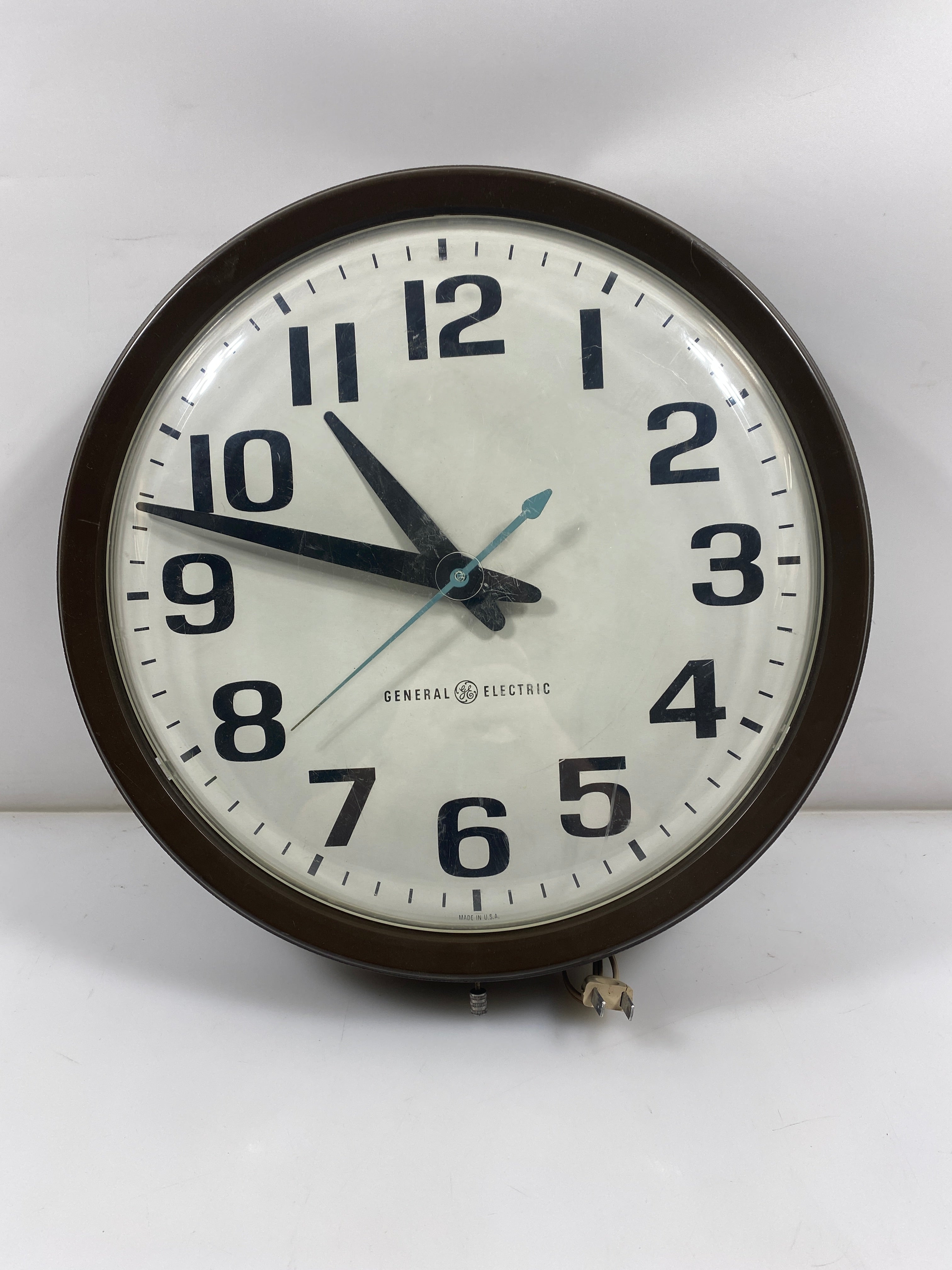 Vintage General Electric Wall School Clock *powers on*